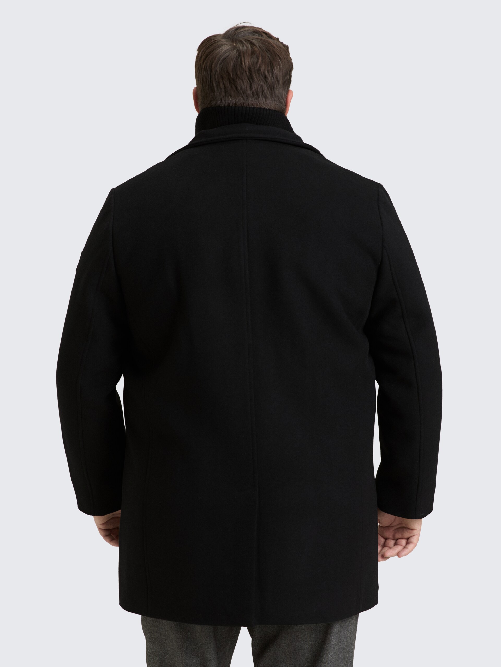 Plus Size - 2-in-1 Wollmantel mit abnehmbarer Innenjacke - Black - Model-Rückansicht