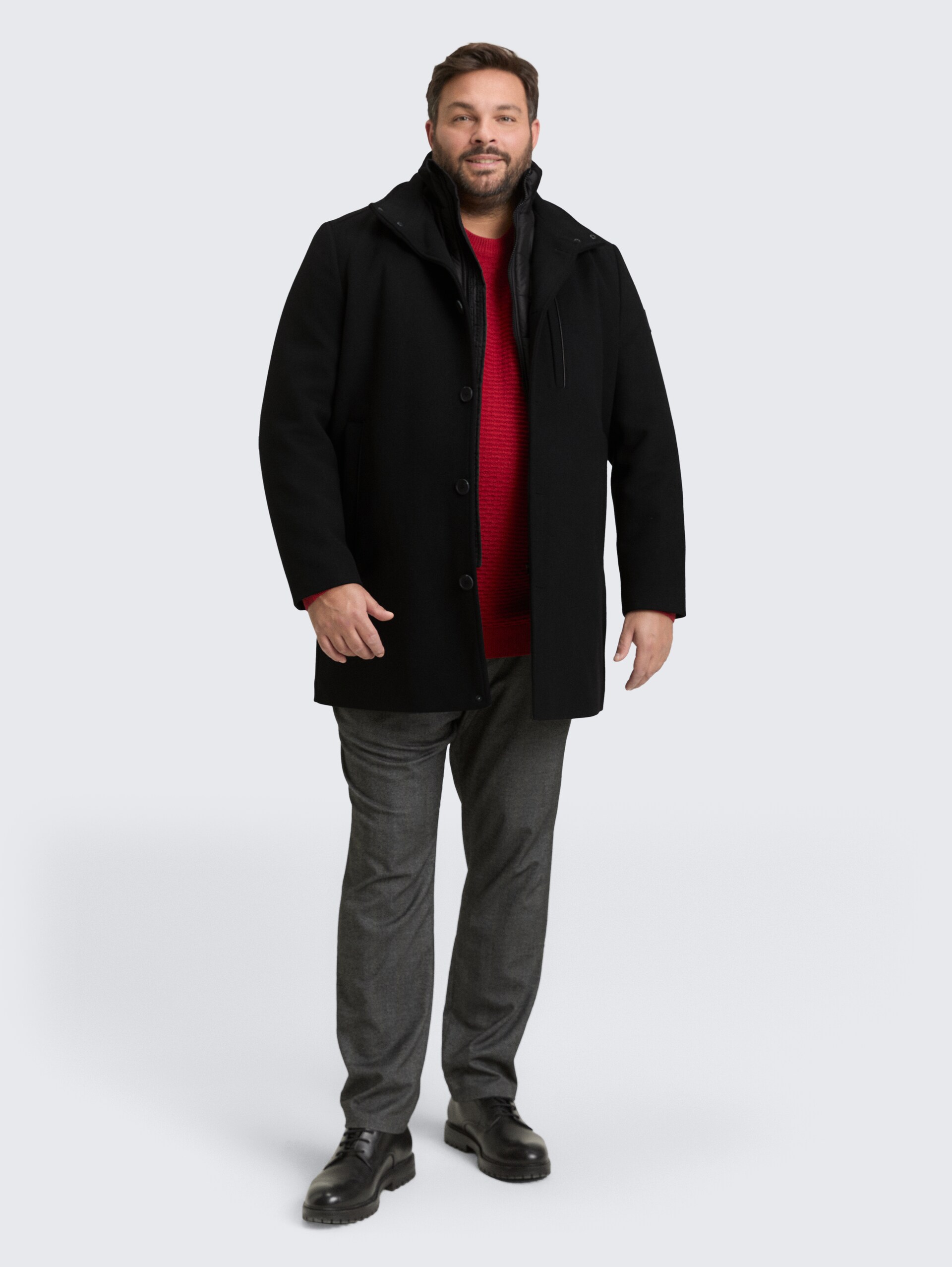 Plus Size - 2-in-1 Wollmantel mit abnehmbarer Innenjacke - Black - seitliche Model-Ansicht