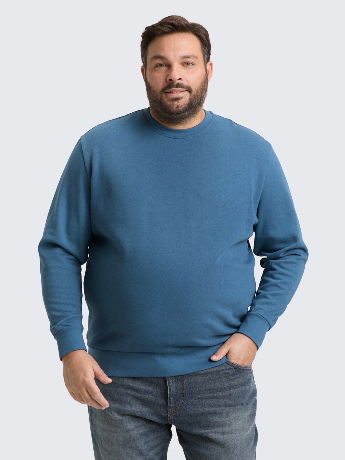 Plus Size - Basic Sweatshirt in Unifarben - real teal blue - Ausschnitt Model-Vorderansicht