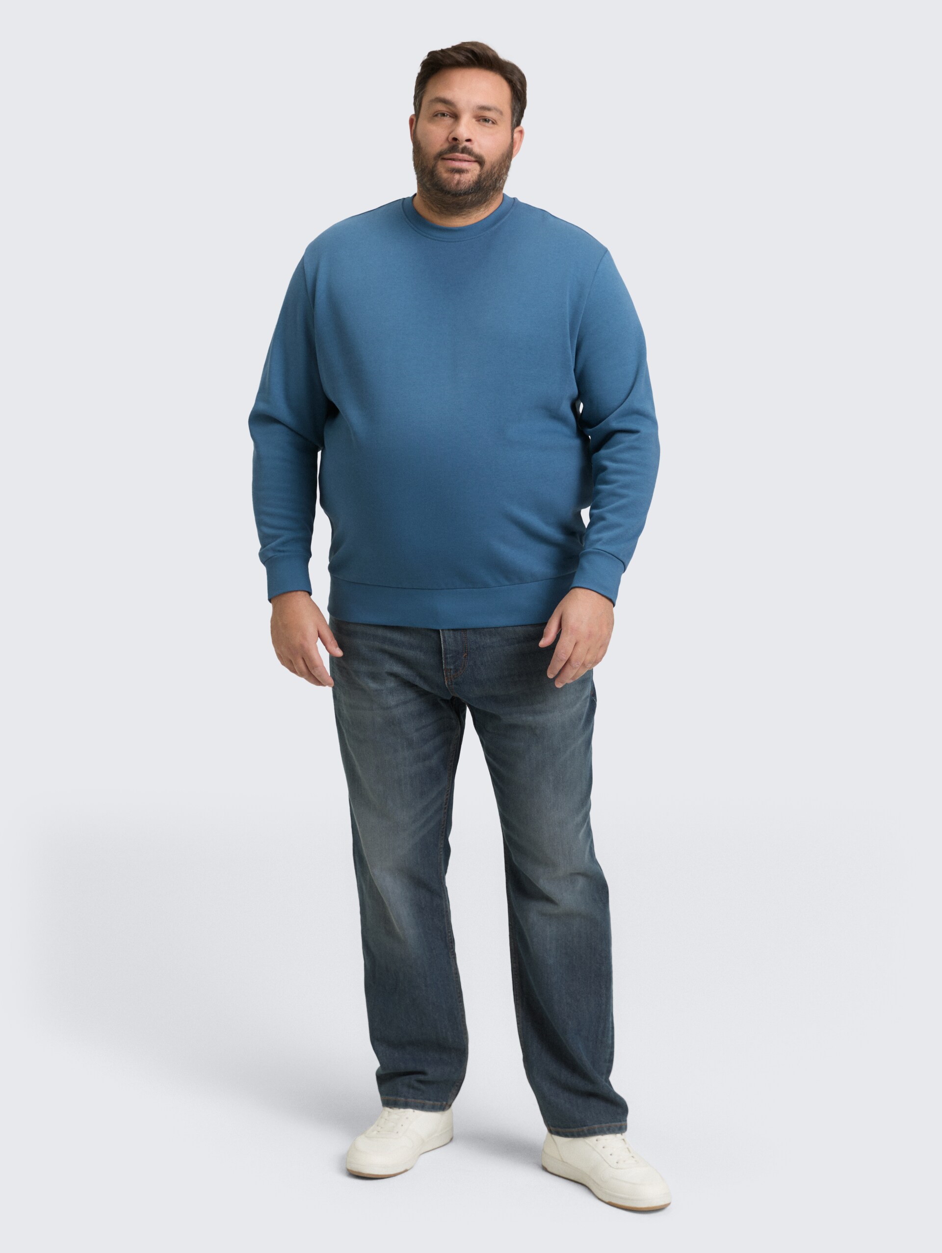 Plus Size - Basic Sweatshirt in Unifarben - real teal blue - Model-Vorderansicht