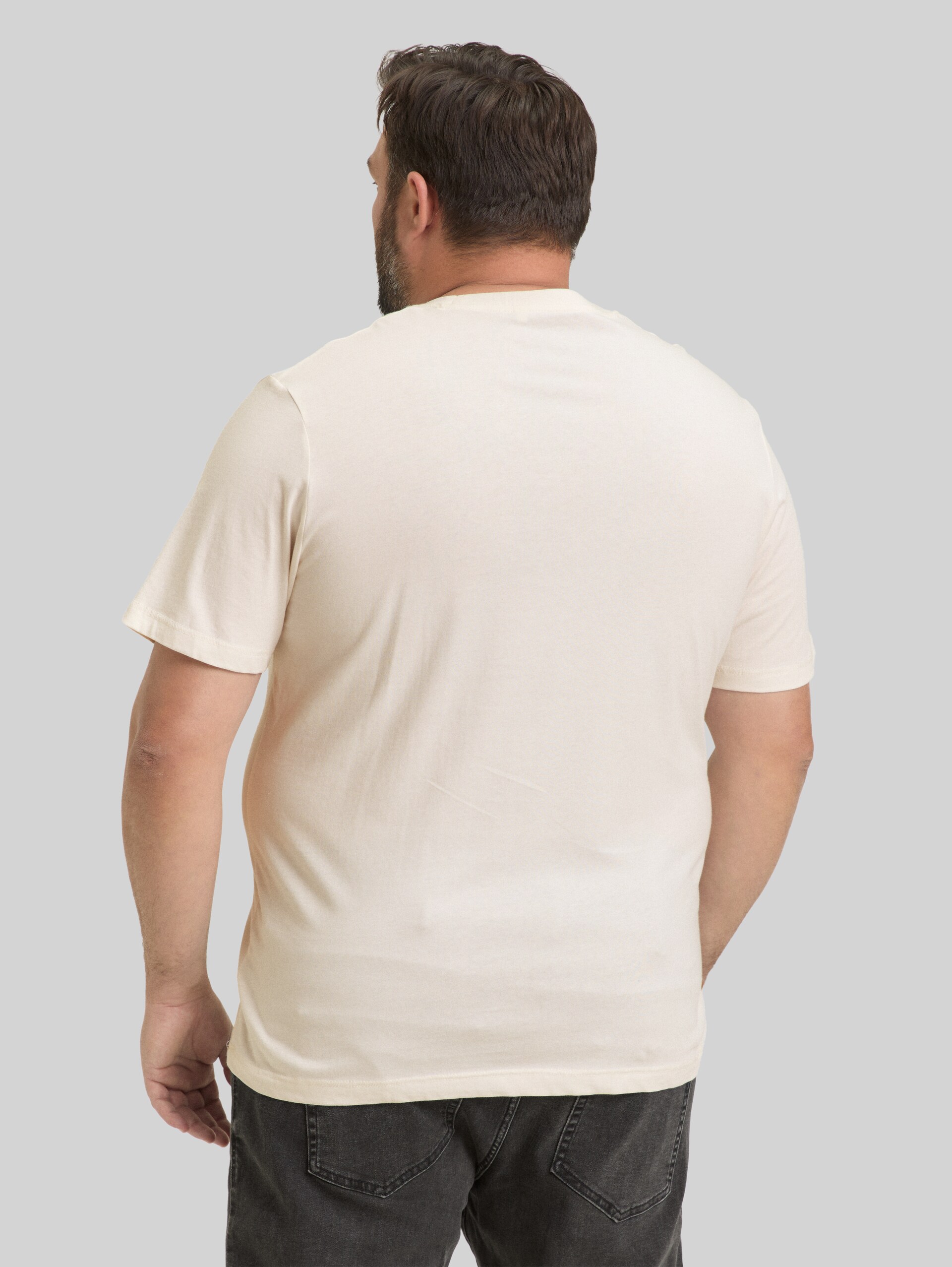 Plus Size - T-Shirt mit Fotoprint - Gardenia White - Auschnitt Model-Rückansicht