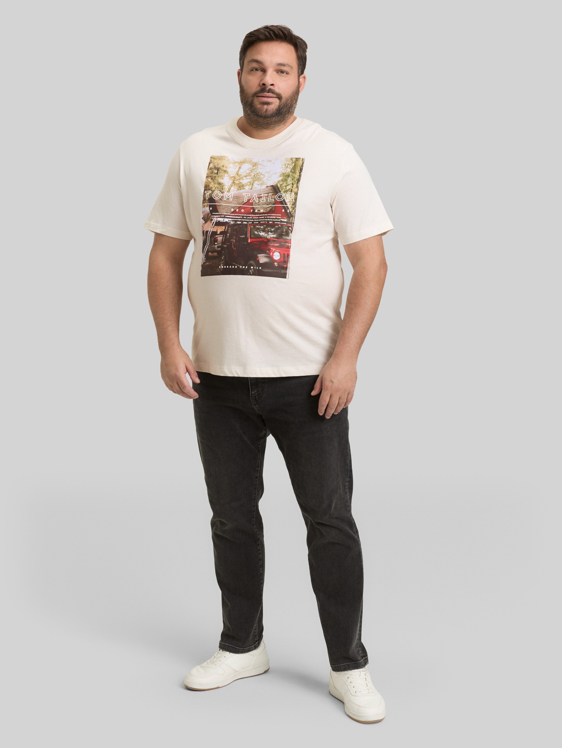 Plus Size - T-Shirt mit Fotoprint - Gardenia White - Model-Vorderansicht