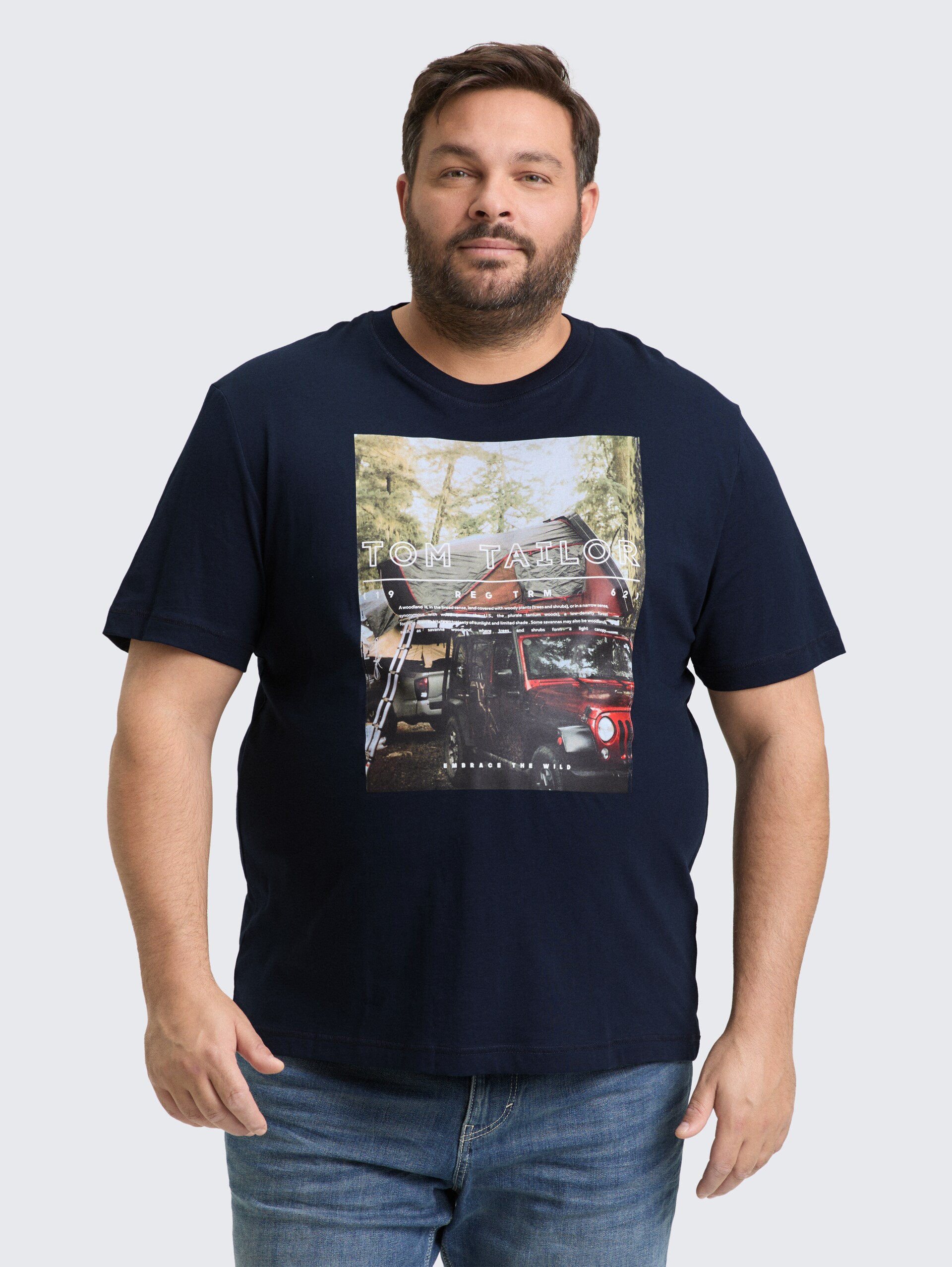 Plus Size - T-Shirt mit Fotoprint - sky captain blue - Ausschnitt Model-Vorderansicht