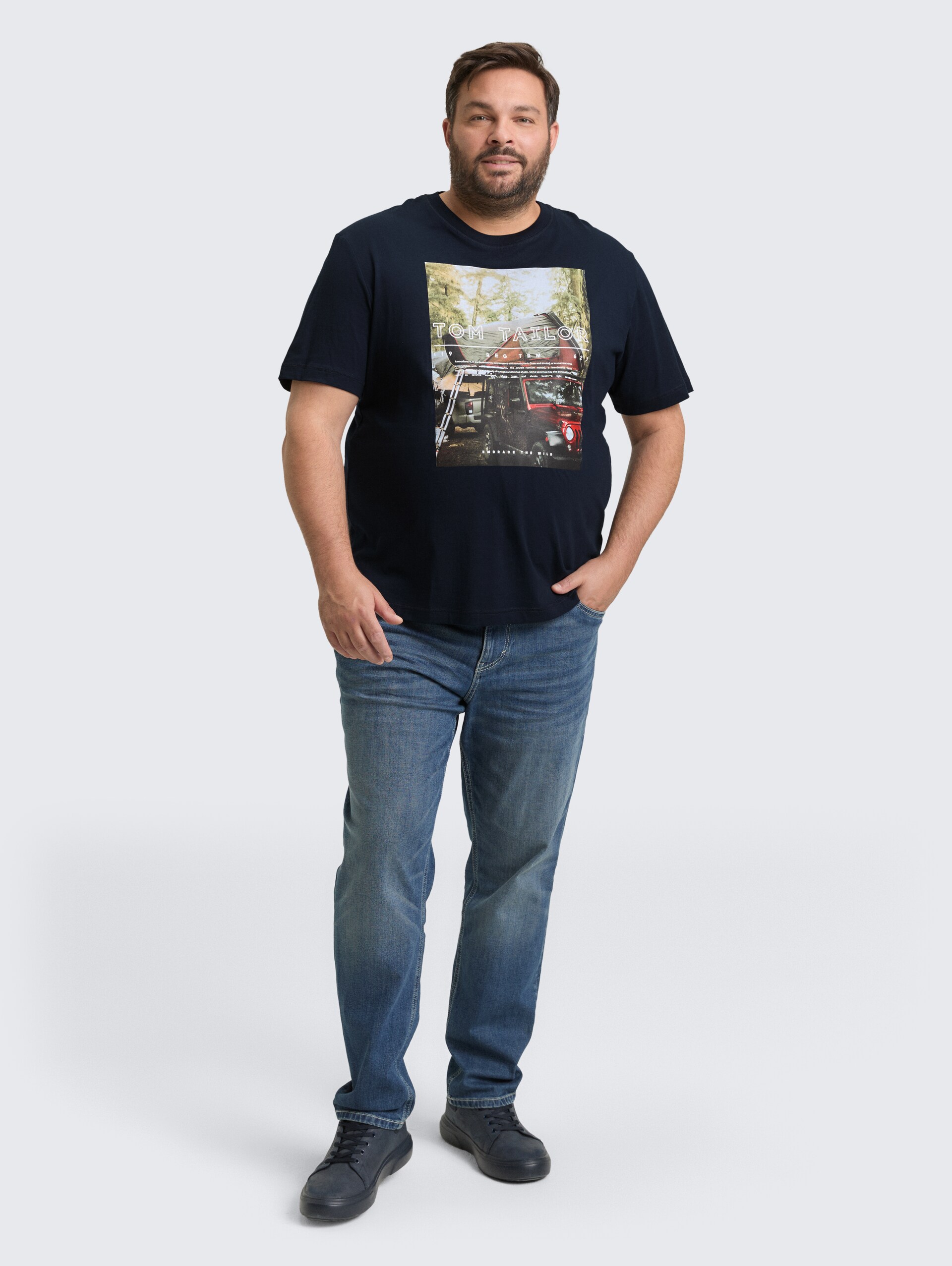 Plus Size - T-Shirt mit Fotoprint - sky captain blue - Model-Vorderansicht