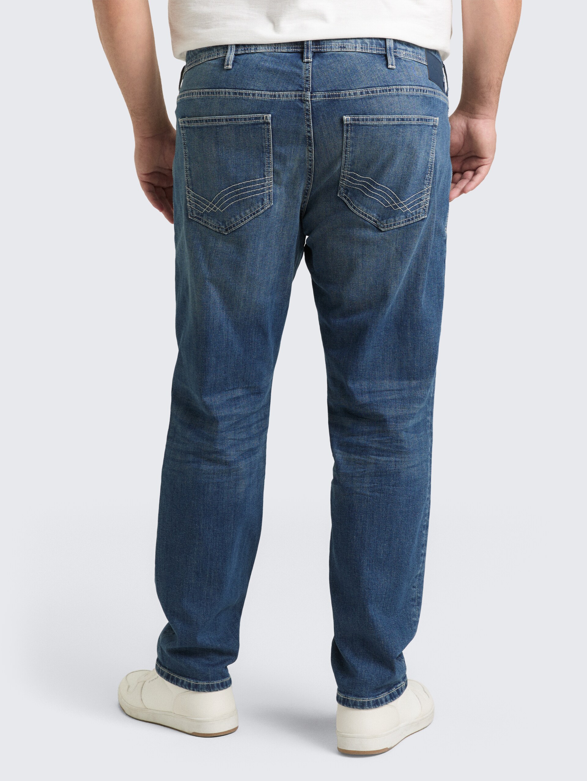 Plus Size - TTPLUS REGULAR Jeans mit Stretch - Used Mid Stone Blue Denim - Auschnitt Model-Rückansicht