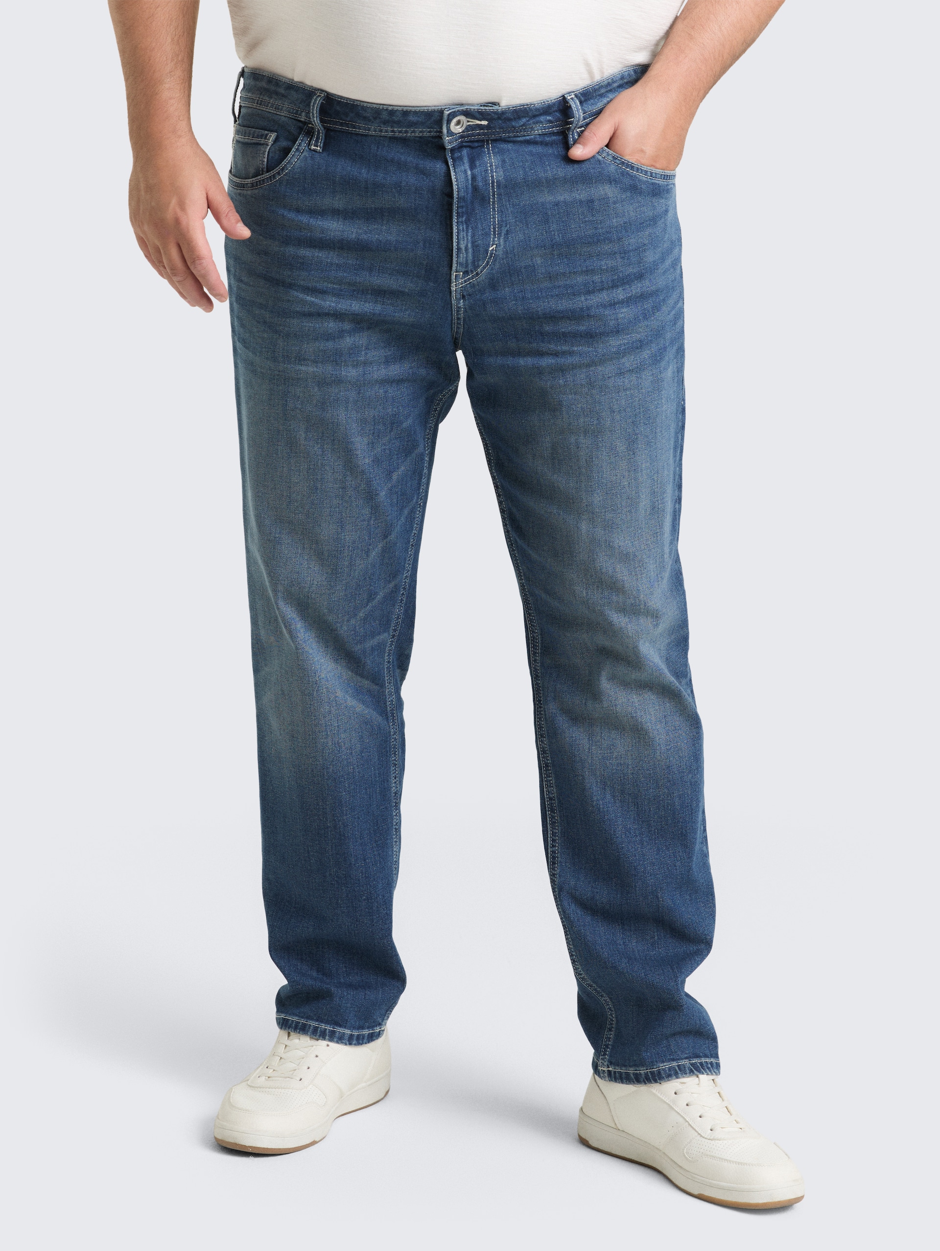 Plus Size - TTPLUS REGULAR Jeans mit Stretch - Used Mid Stone Blue Denim - Ausschnitt Model-Vorderansicht