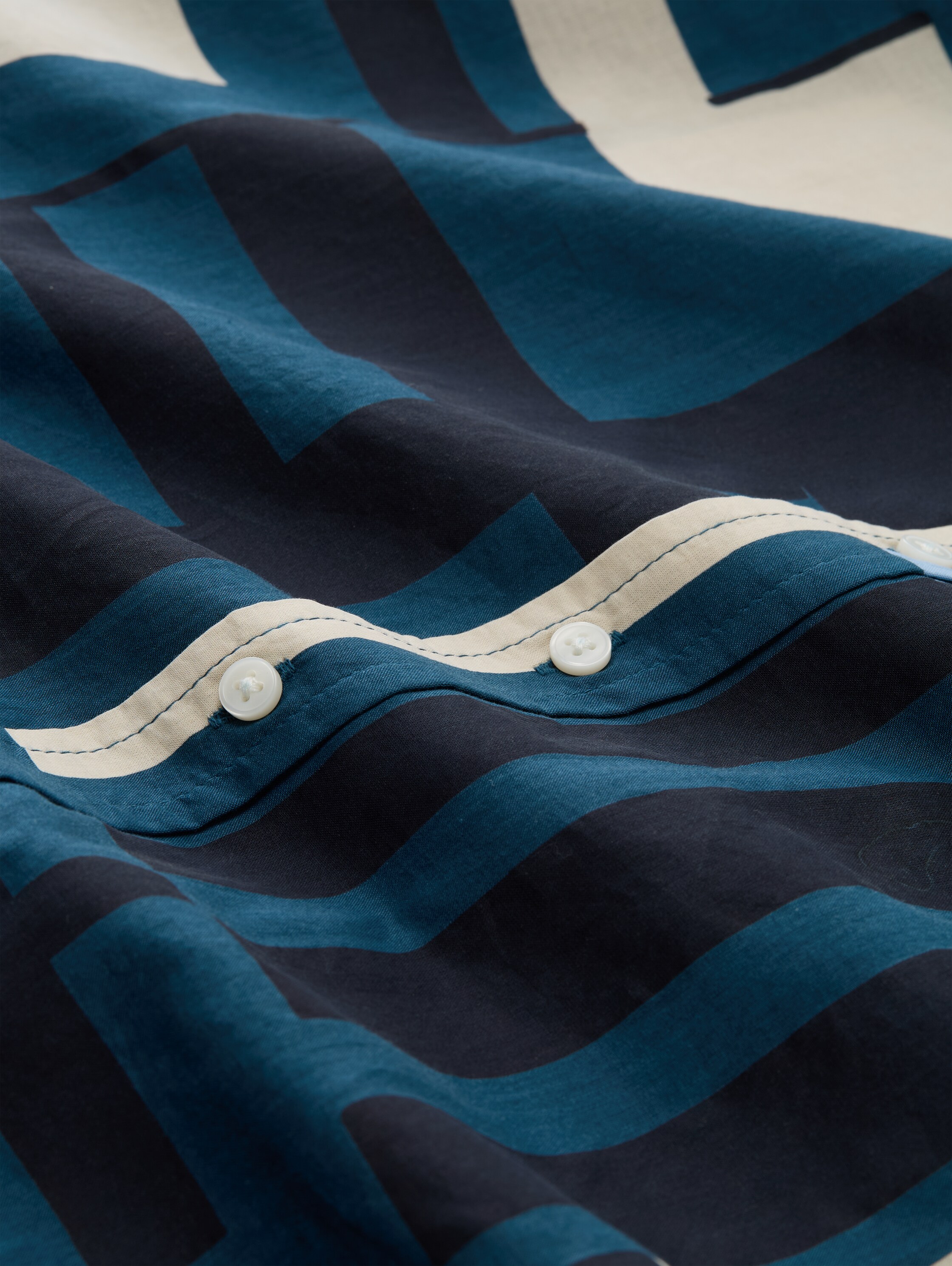 Plus Size - Hemdbluse mit Muster - teal_geometric_design - 