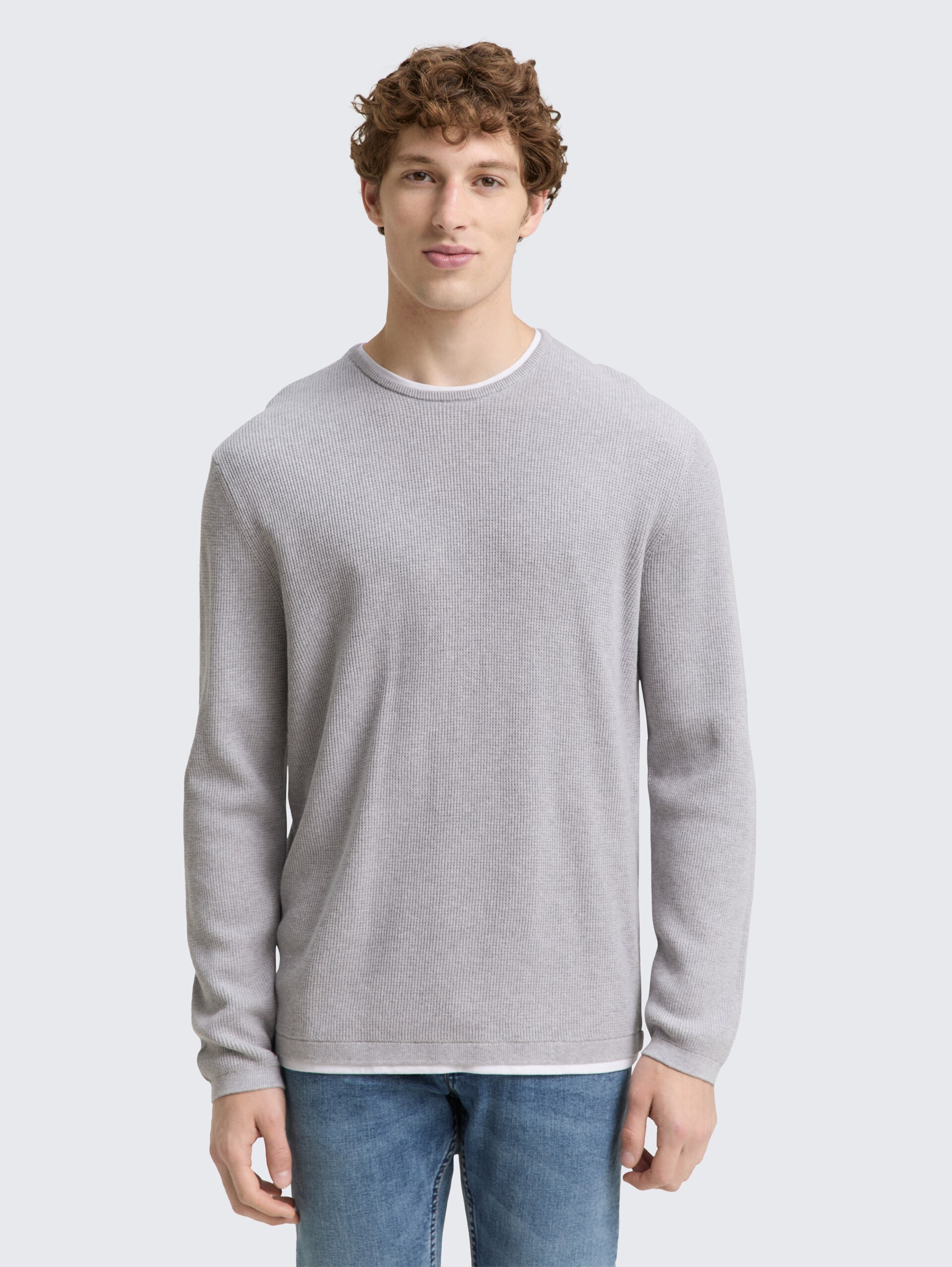 2-in-1 Strickpullover aus Baumwolle - Light Stone Grey Melange - Ausschnitt Model-Vorderansicht