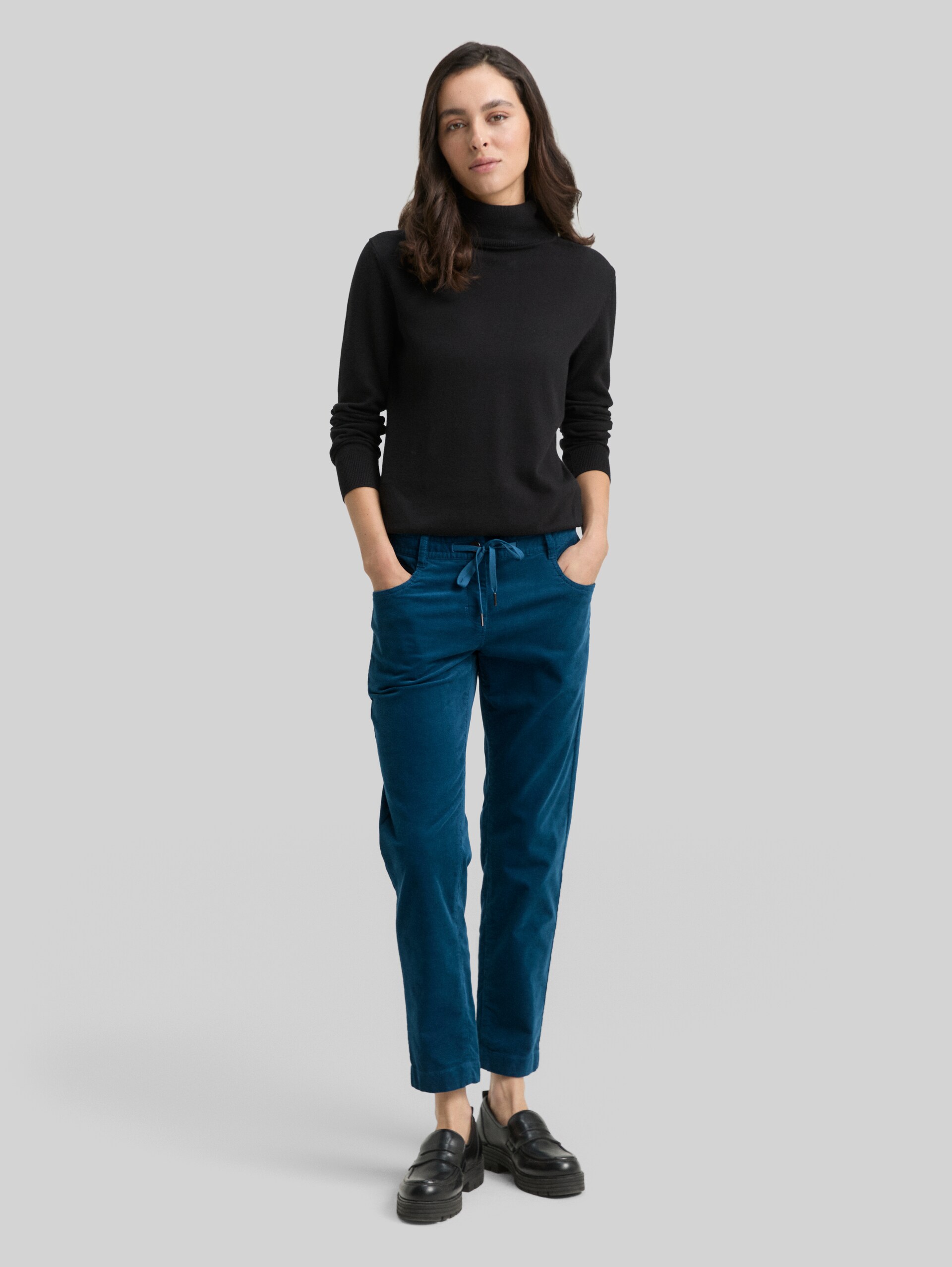 Tapered relaxed corduroy trousers - Dark Petrol - Model front view