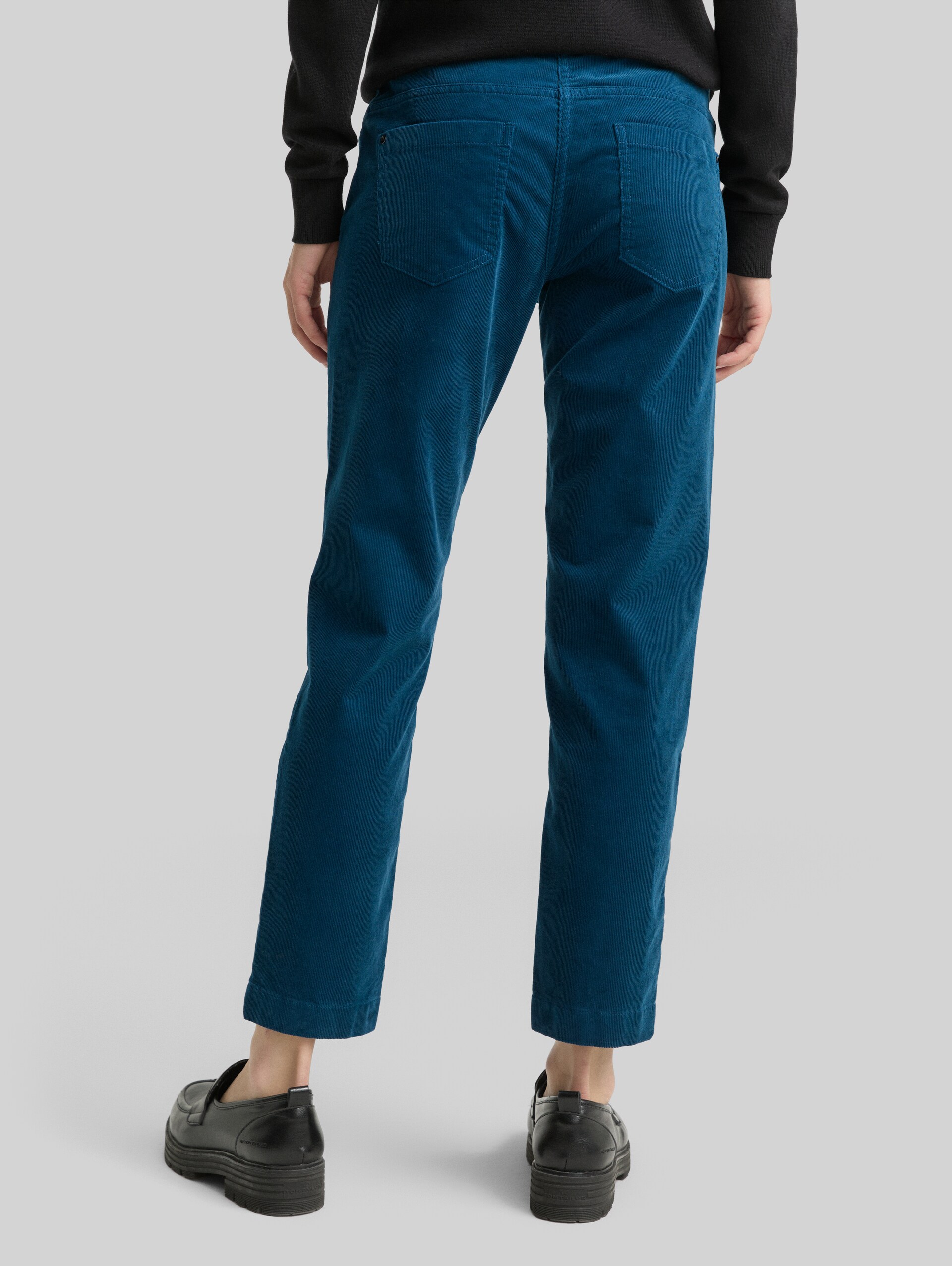 Tapered relaxed corduroy trousers - Dark Petrol - Neckline model-back view