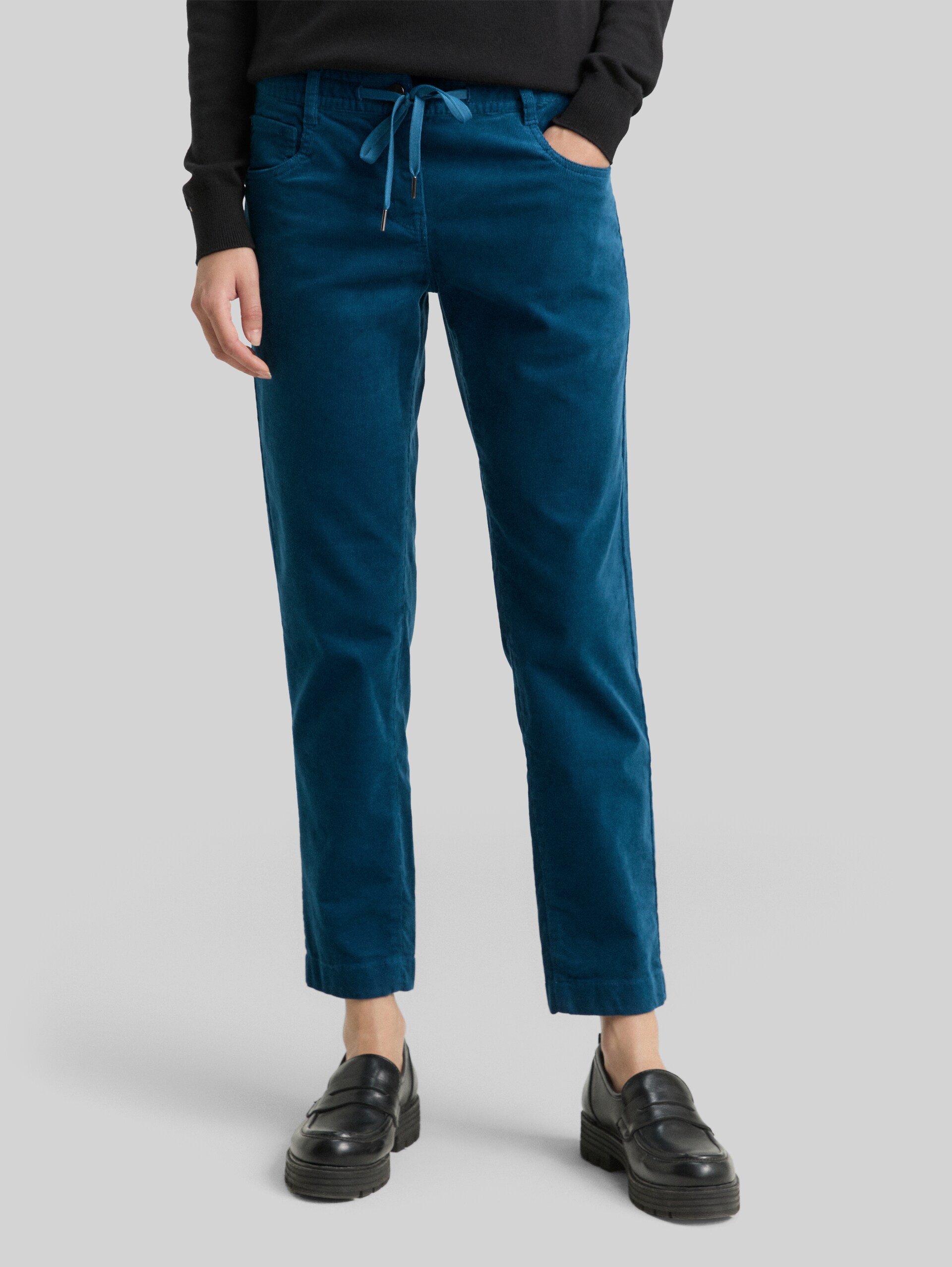 Tapered relaxed corduroy trousers - Dark Petrol - Neckline model front view