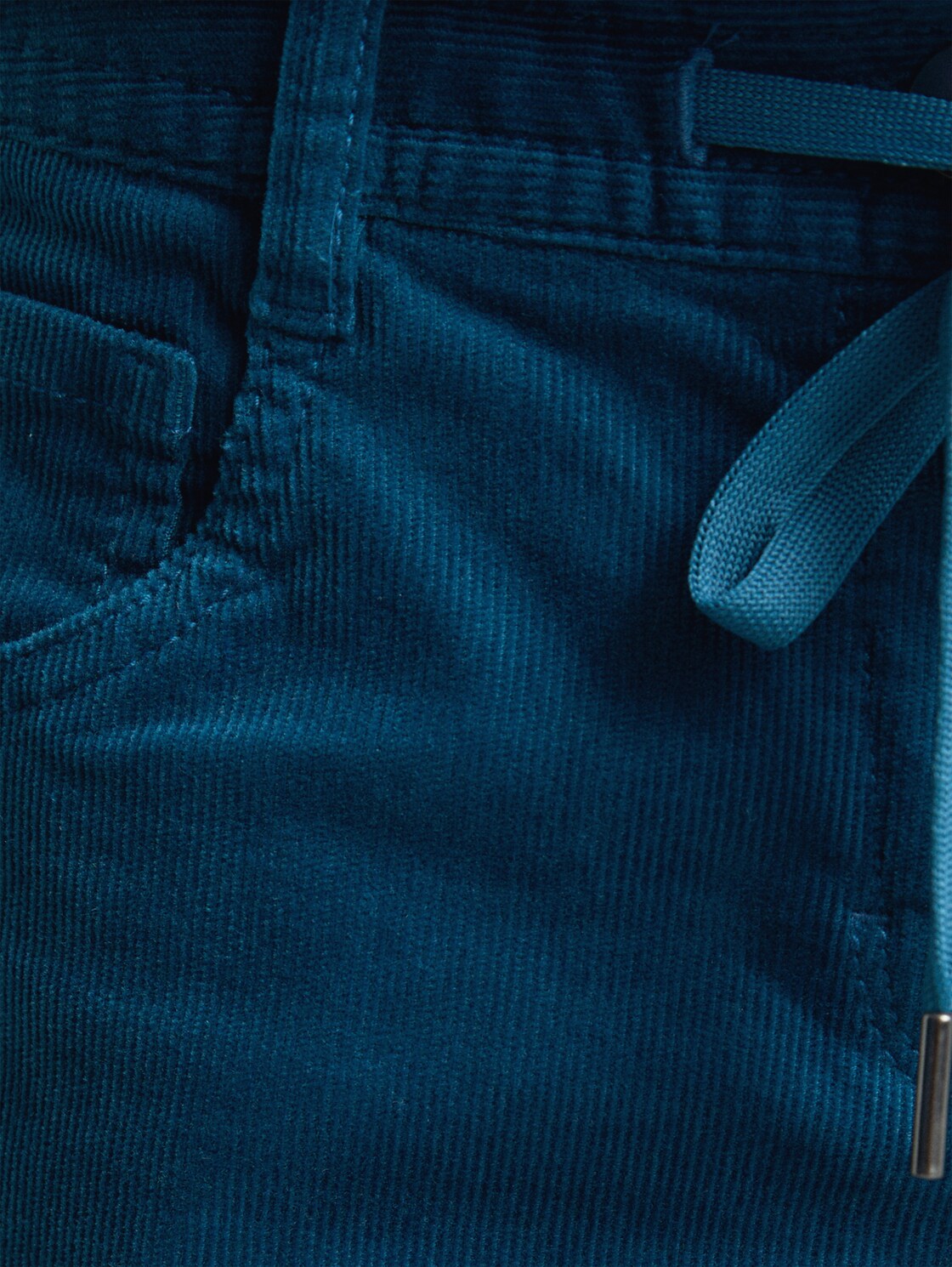 Tapered Relaxed Cordhose - Dark Petrol - Detail-Model-Ansicht
