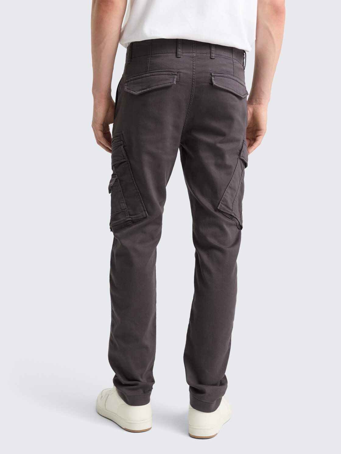 Tapered Cargo Hose mit Stretch - Tarmac Grey - Auschnitt Model-Rückansicht