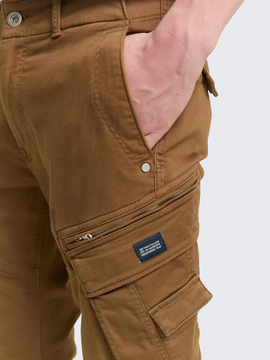 Tapered Cargo Hose mit Stretch - dark palm - Detail-Model-Ansicht