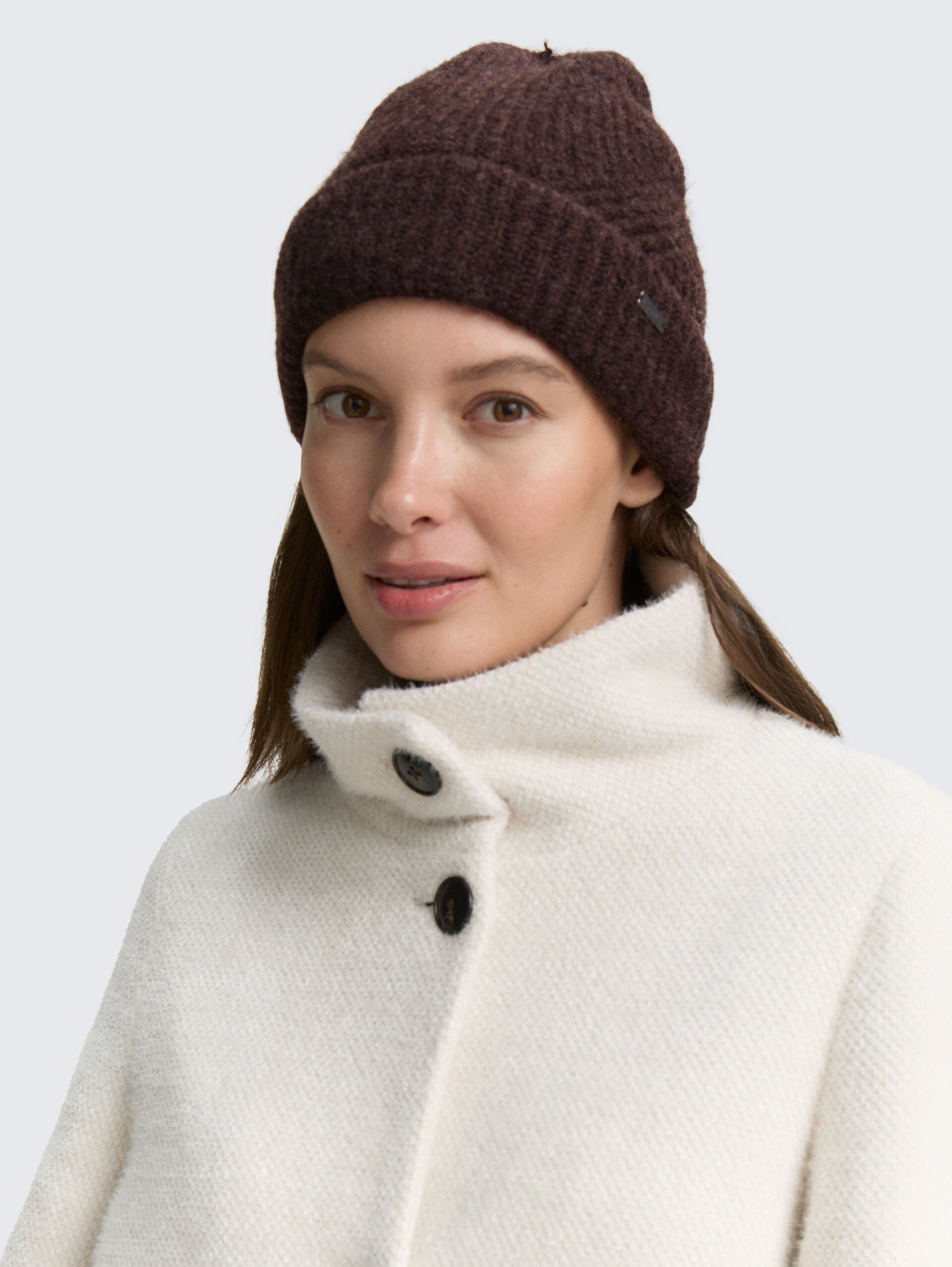 Beanie Mütze - dark oak brown melange - Ausschnitt Model-Vorderansicht