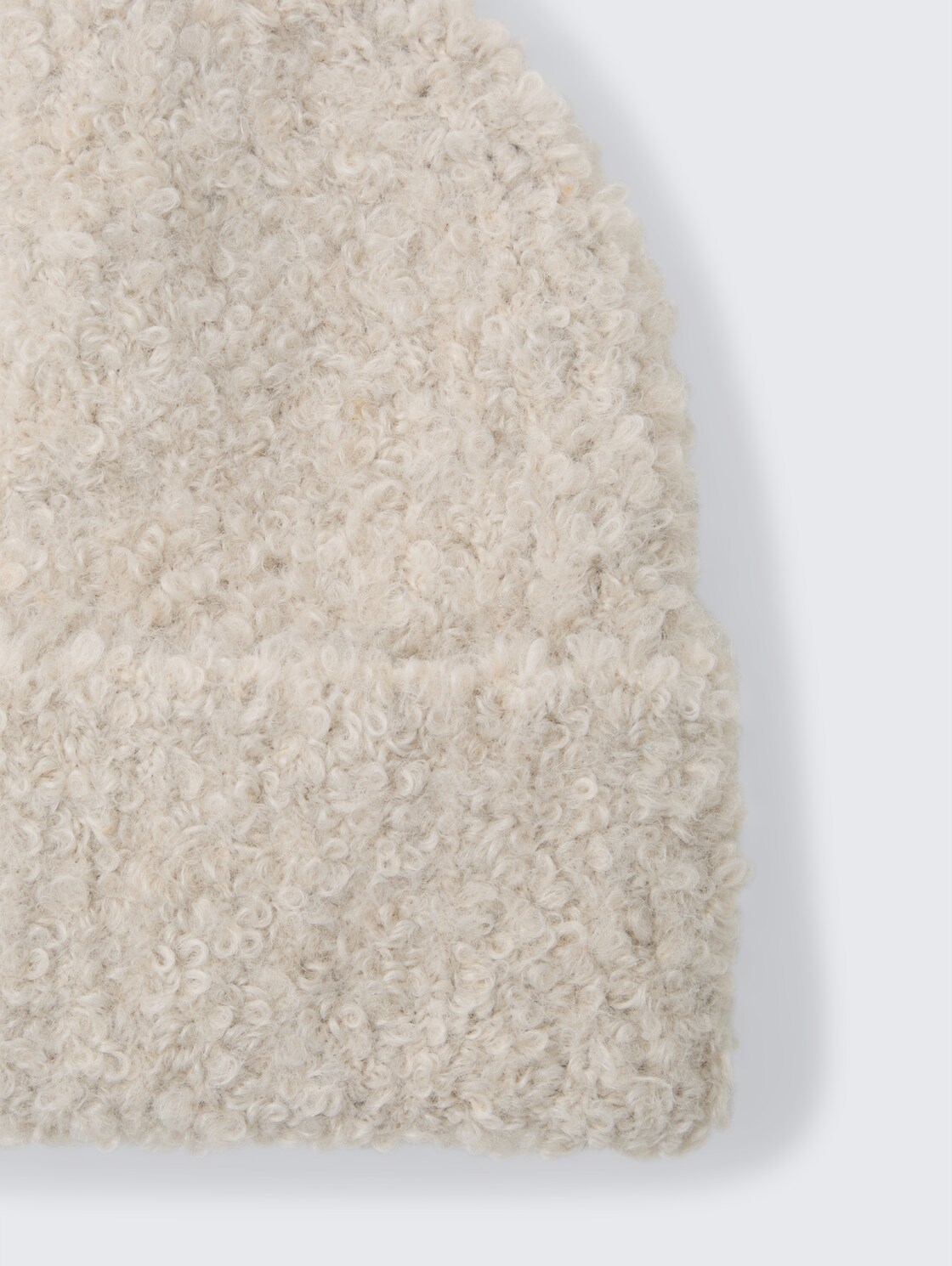 Bouclé Beanie Mütze - sand stone beige melange - Material-Ansicht