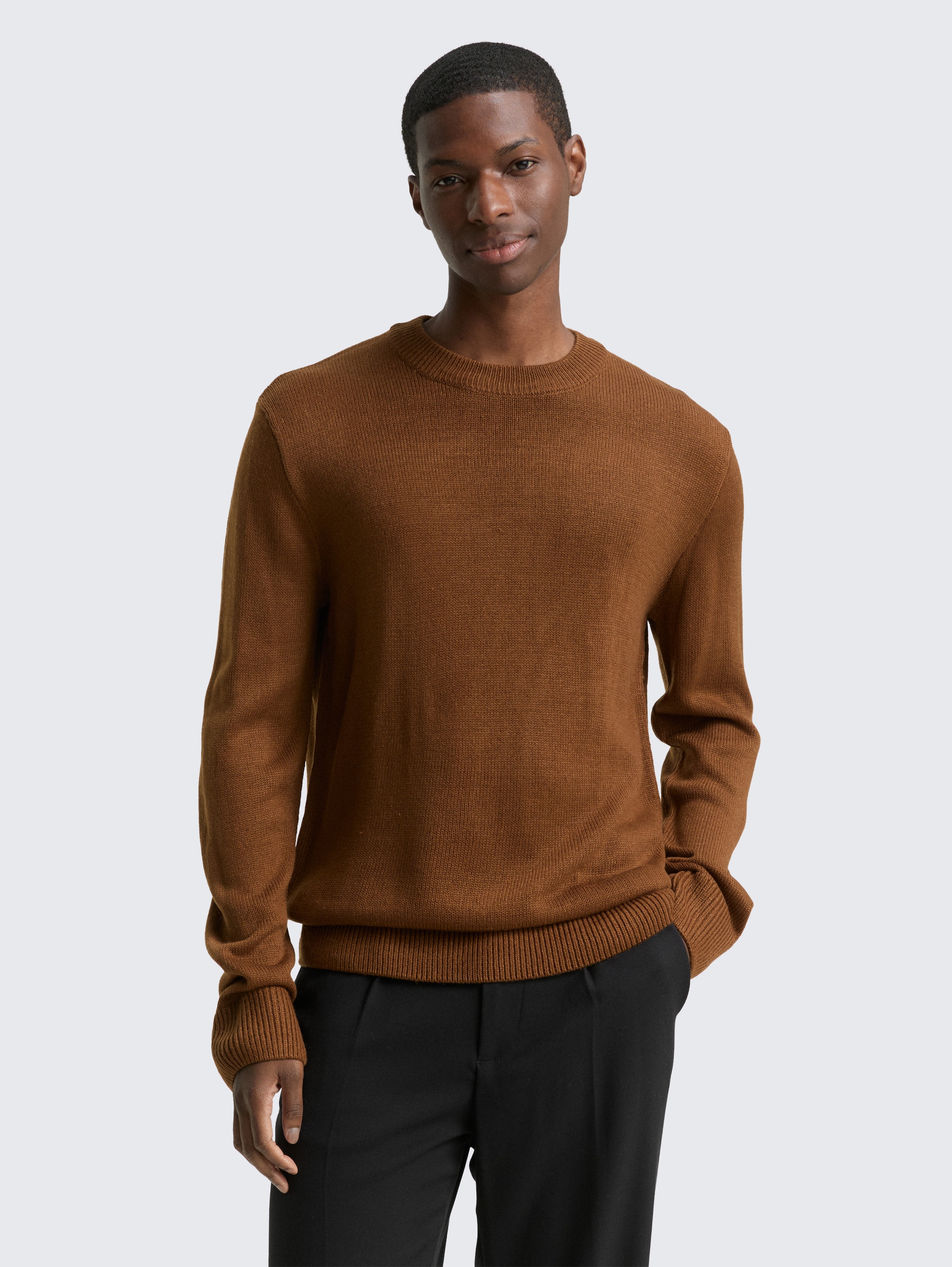 Knitted jumper with round neck - golden_clay - 