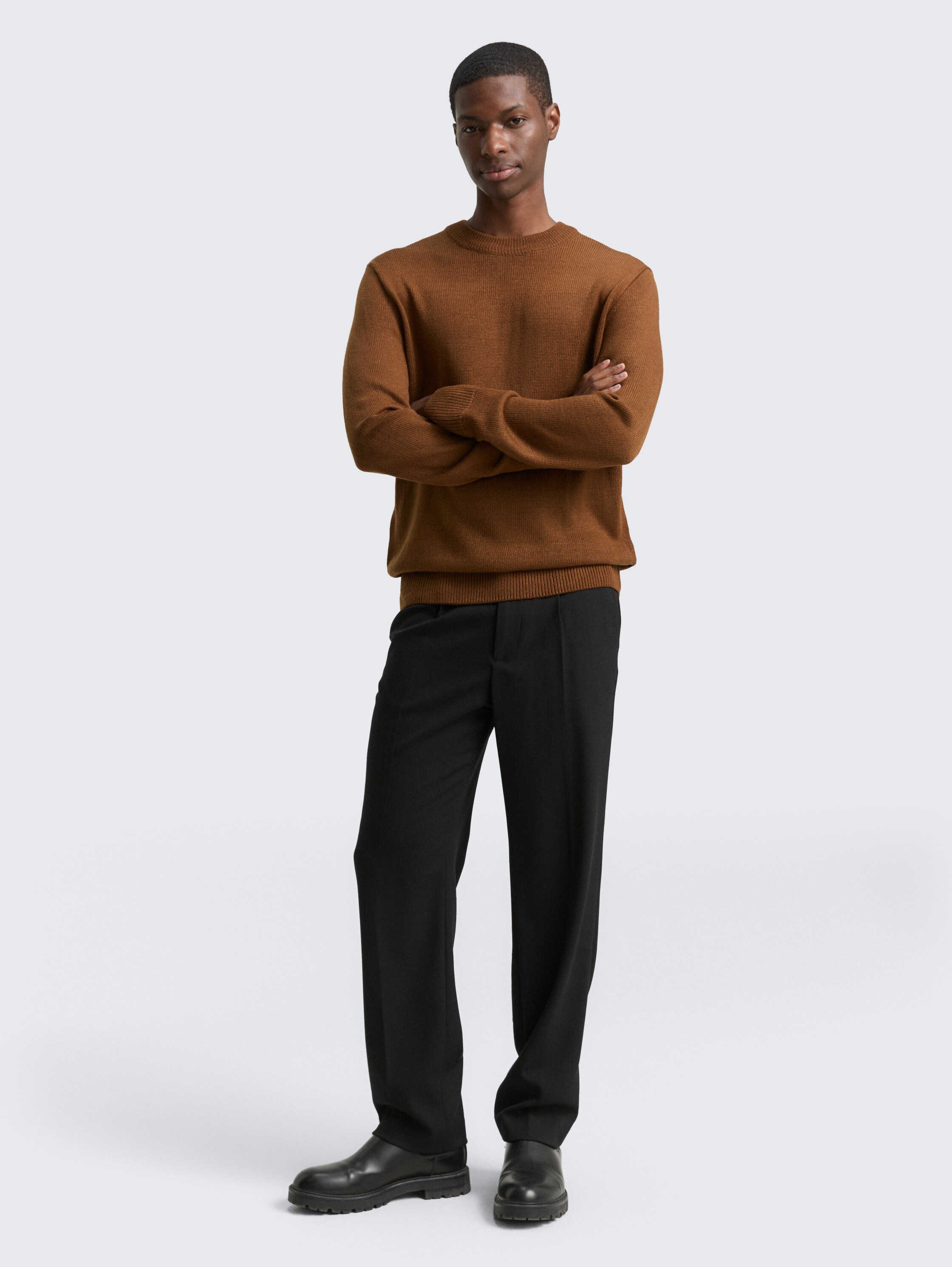 Knitted jumper with round neck - golden_clay - 