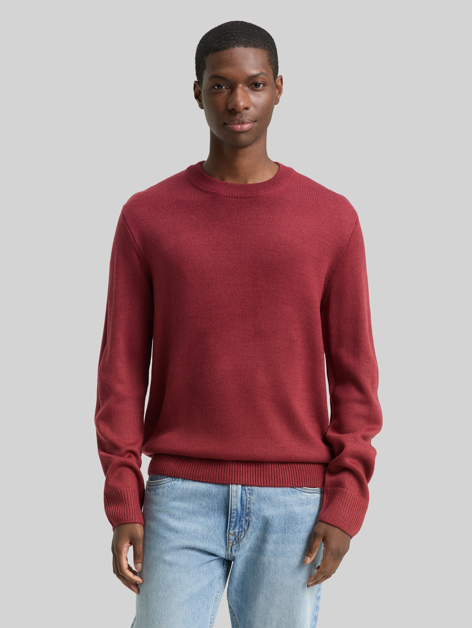 Knitted jumper - burnt russet - Neckline model front view
