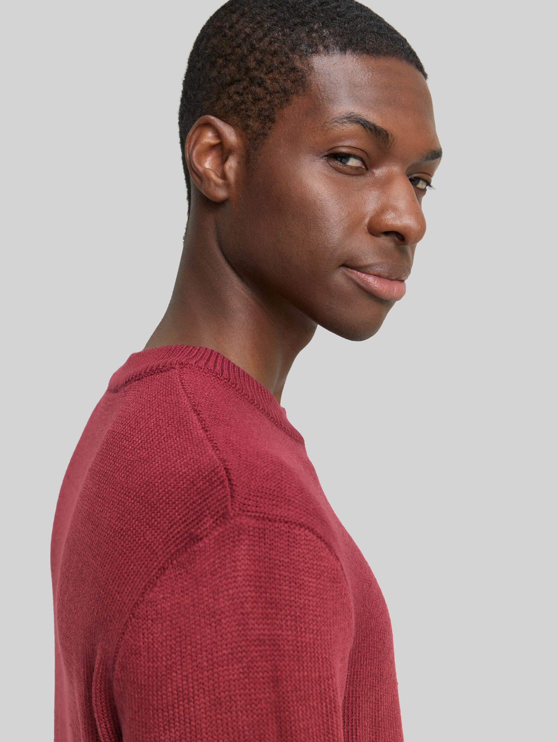 Knitted jumper - burnt russet - Detail model view