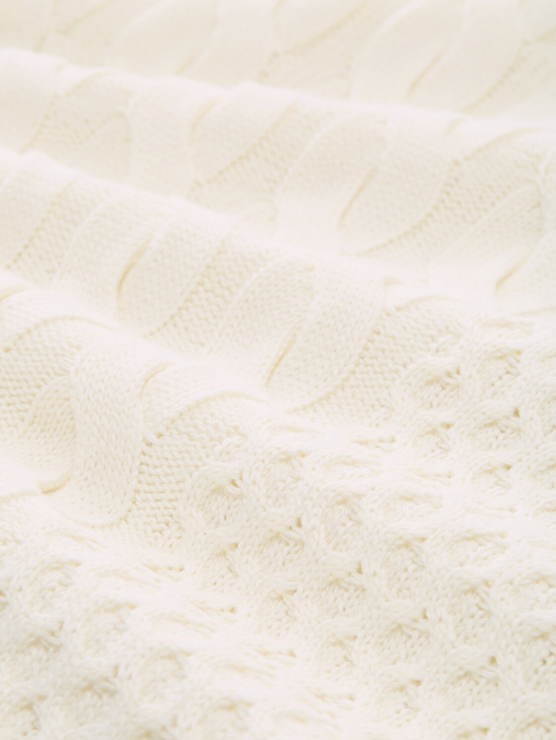 Relaxed Fit Rollkragenpullover mit Zopfmuster - Wool White - Material-Ansicht