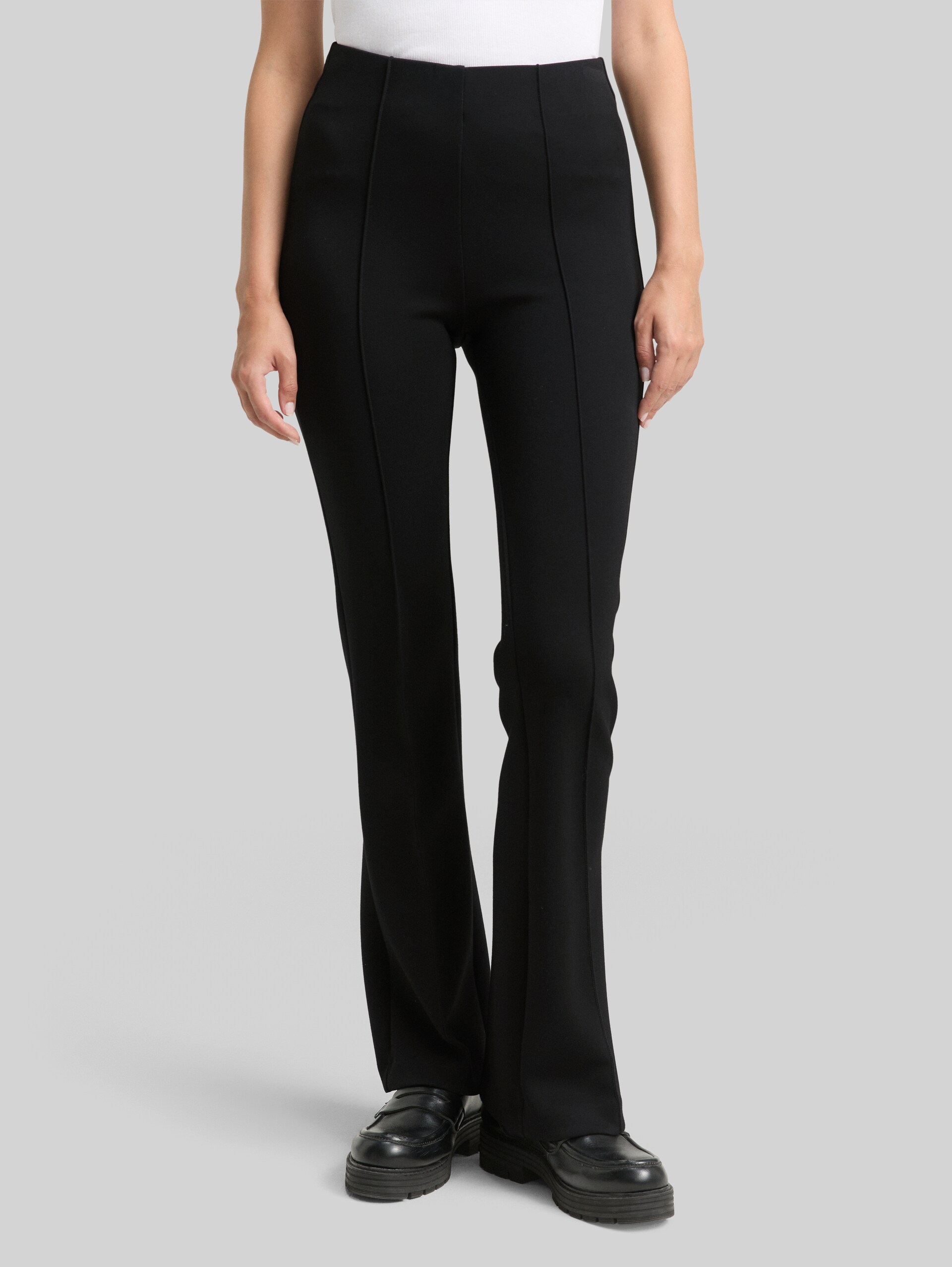 Flared treggings - deep black - Neckline model front view