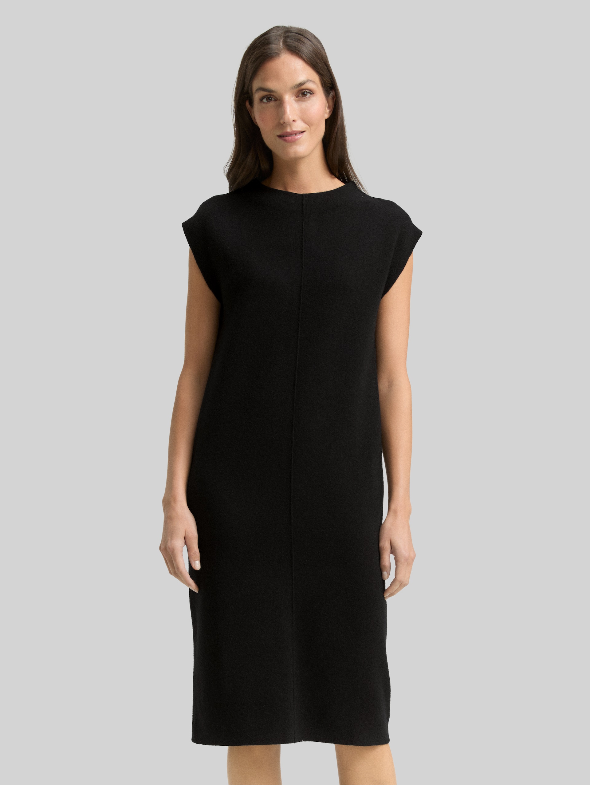 Strickkleid mit Stehkragen - deep black - Model-Vorderansicht