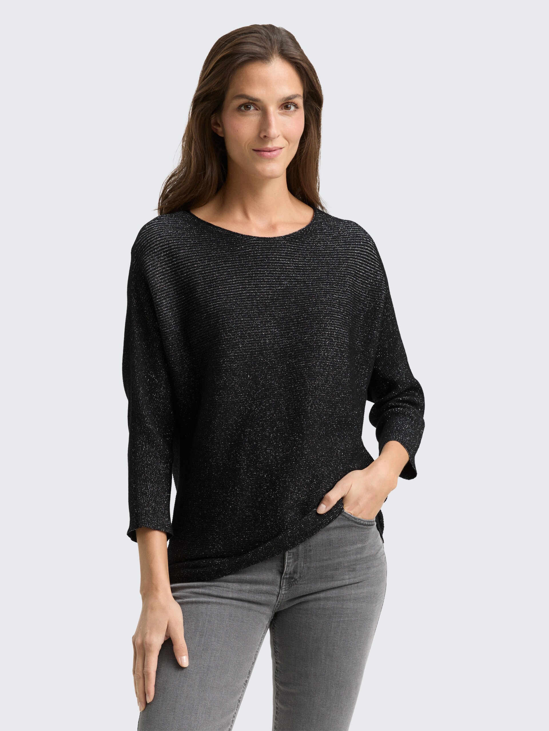 Loose Fit Strickpullover mit Glitzer-Effekt - deep black - Ausschnitt Model-Vorderansicht