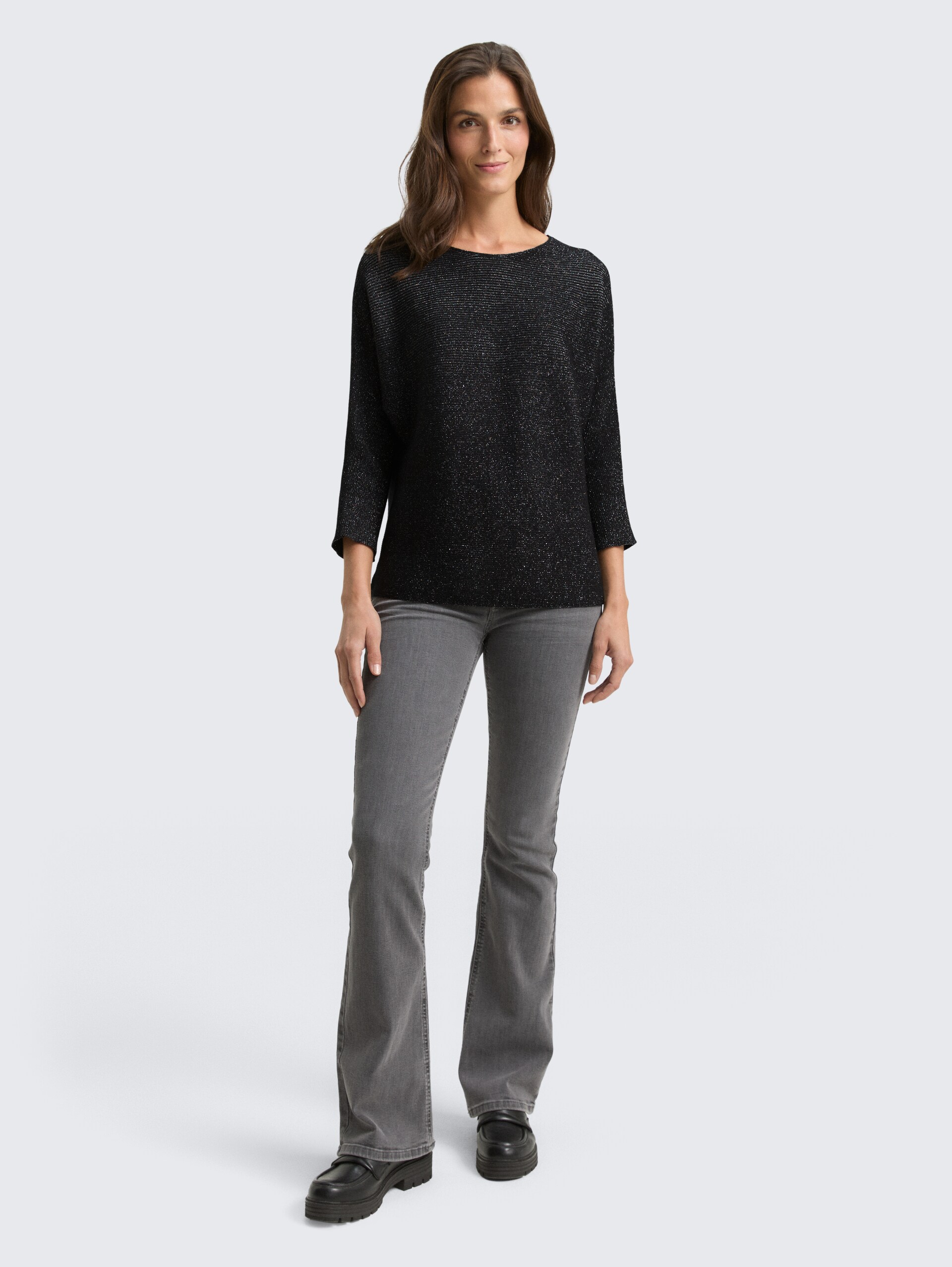 Loose Fit Strickpullover mit Glitzer-Effekt - deep black - Model-Vorderansicht