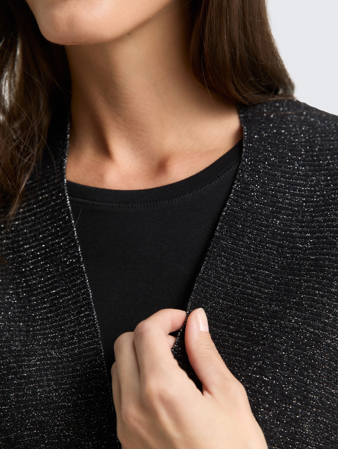 Cropped Cardigan mit Glitzer-Effekt - deep black - Detail-Model-Ansicht