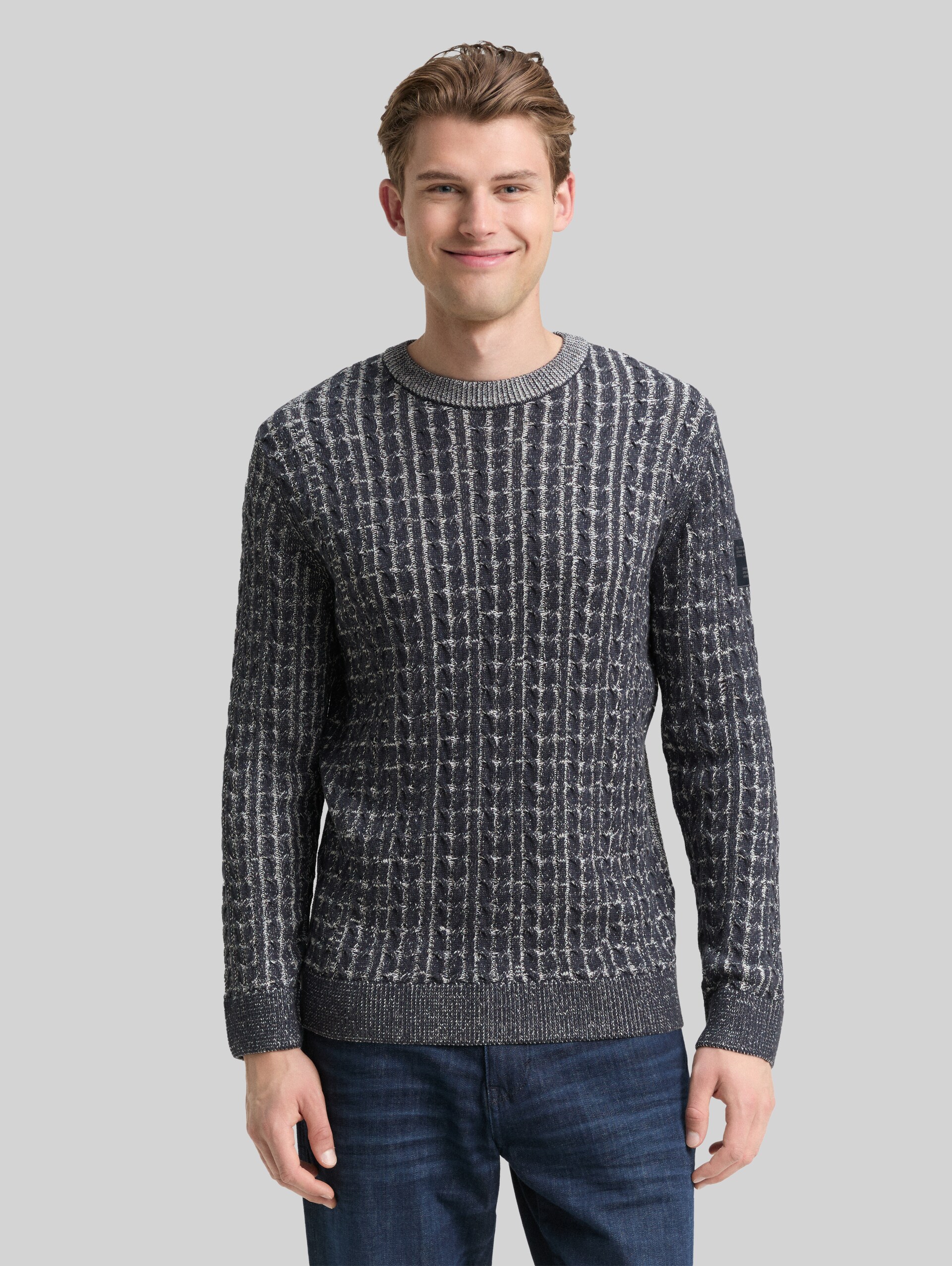 Strickpullover mit Zopfmuster - navy blue plated - Ausschnitt Model-Vorderansicht