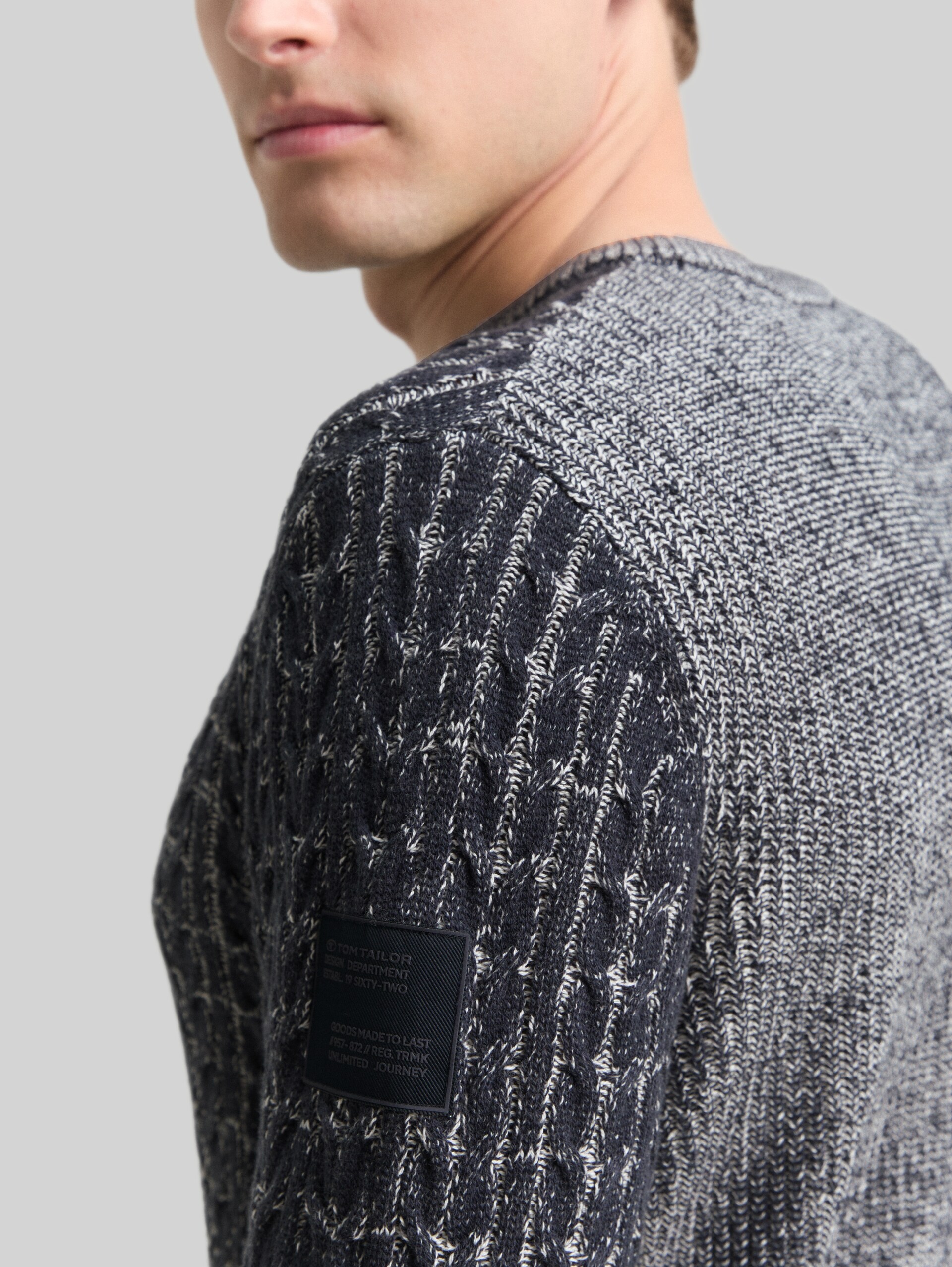 Strickpullover mit Zopfmuster - navy blue plated - Detail-Model-Ansicht