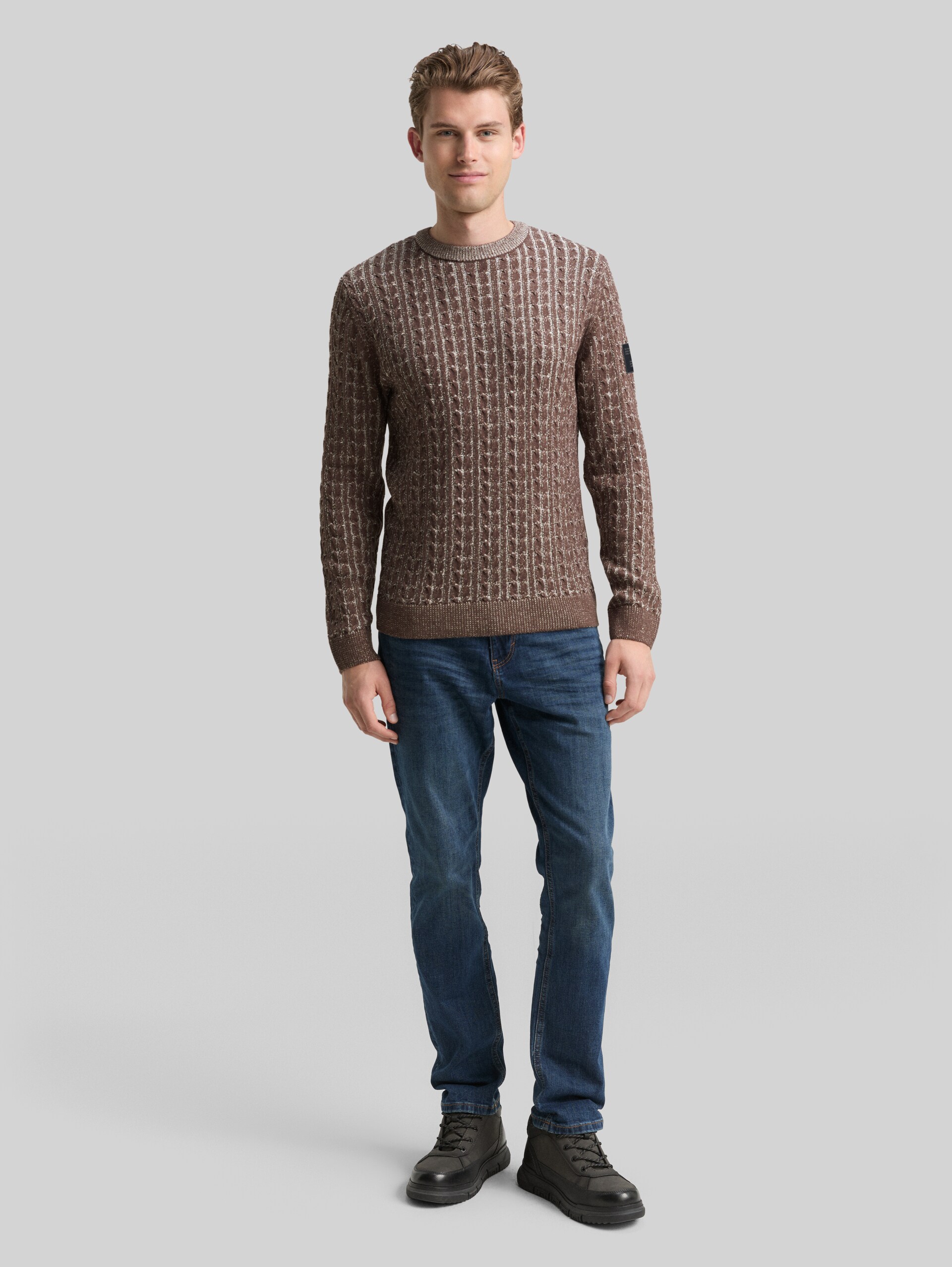 Strickpullover mit Zopfmuster - brown offwhite plated - Model-Vorderansicht