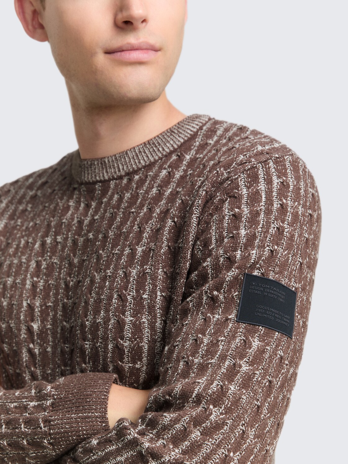 Strickpullover mit Zopfmuster - brown offwhite plated - Detail-Model-Ansicht