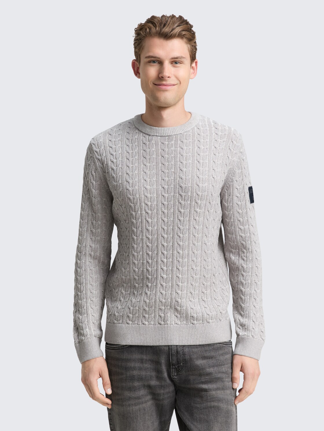 Strickpullover mit Zopfmuster - grey offwhite plated - Ausschnitt Model-Vorderansicht