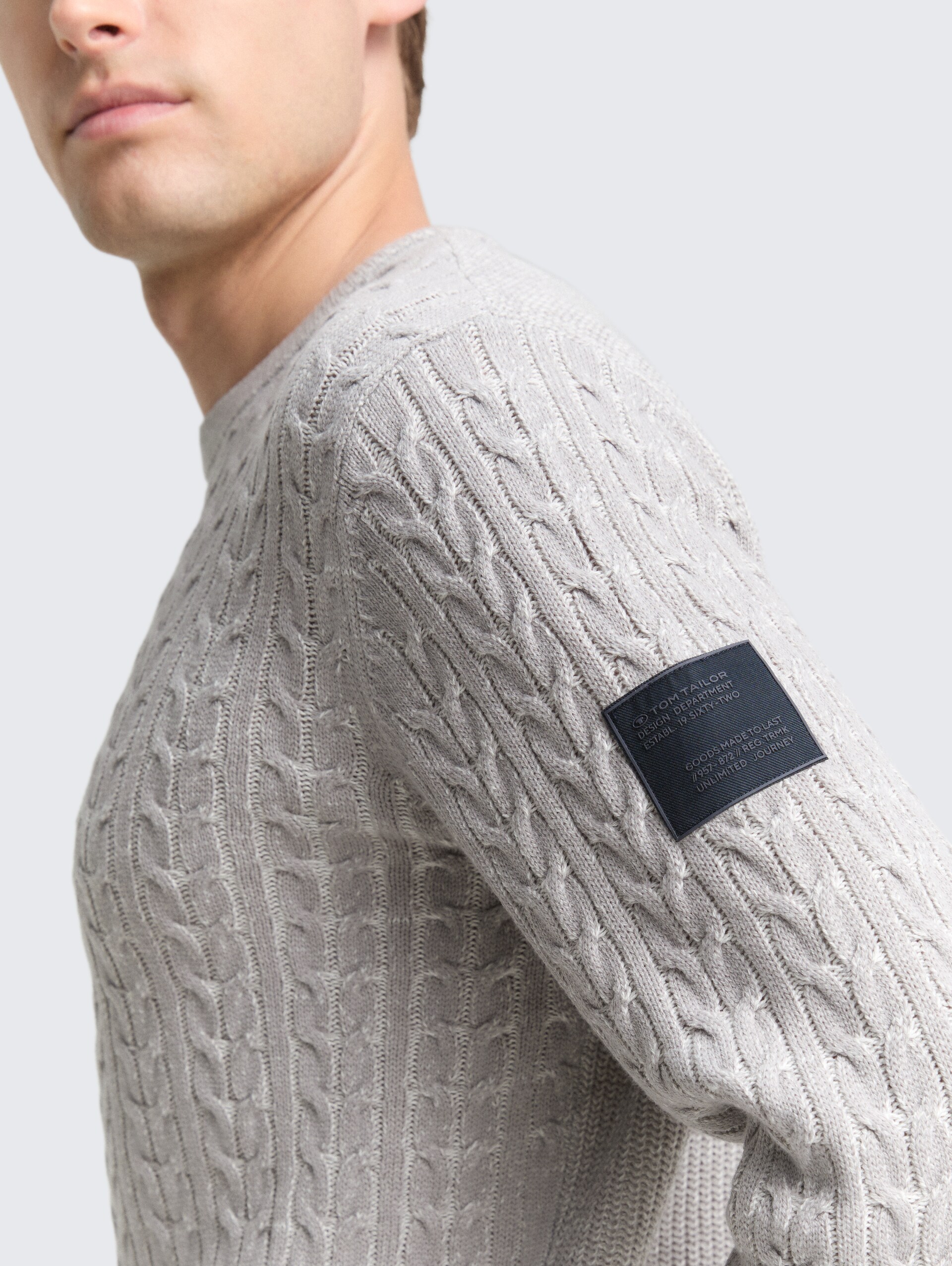 Strickpullover mit Zopfmuster - grey offwhite plated - Detail-Model-Ansicht
