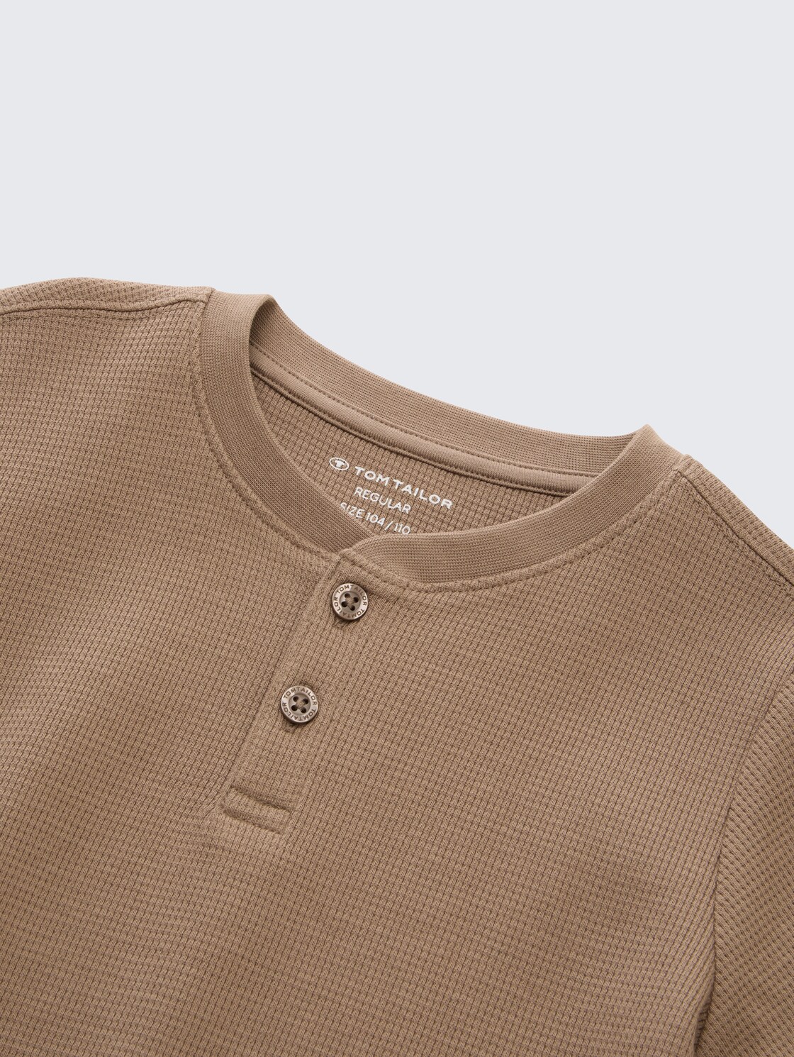 Henley Langarmshirt mit Waffelstruktur - taupe grey - Detail-Model-Ansicht
