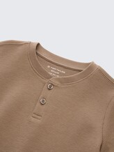T-shirt manches longues Henley avec structure gaufrée - taupe grey - Vue détaillée du modèle