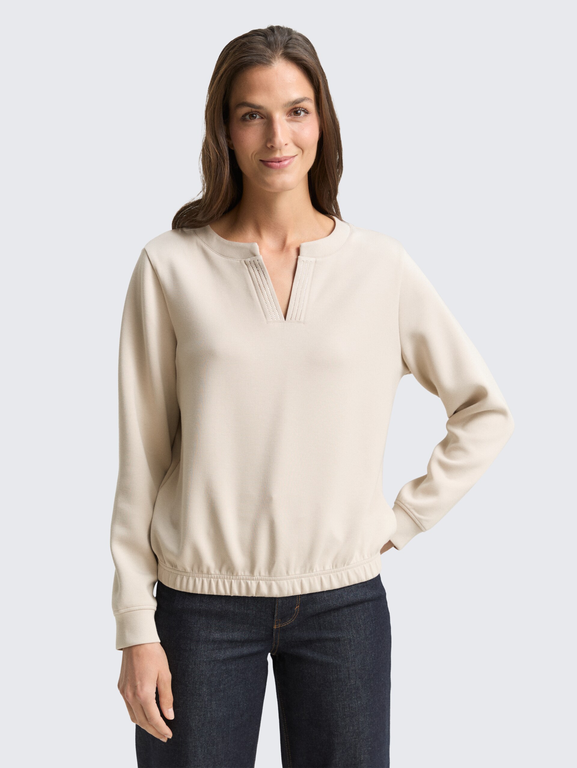 Scuba Sweatshirt mit Strasssteinen - sand stone beige - Ausschnitt Model-Vorderansicht