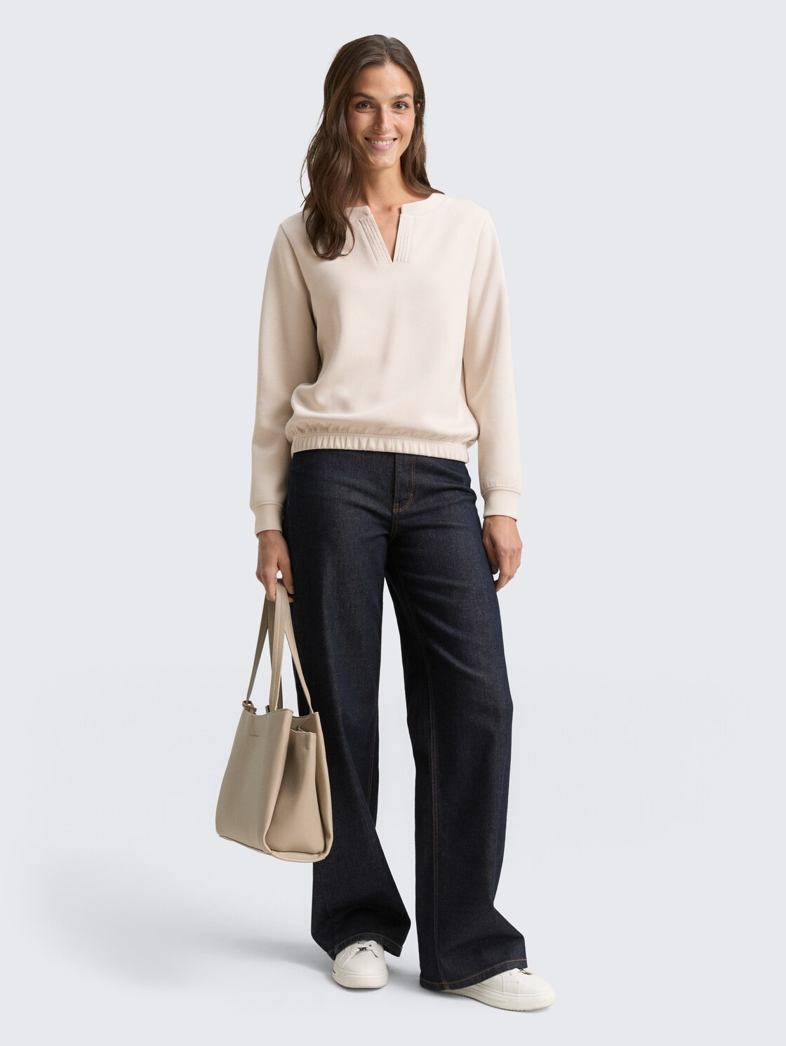 Scuba Sweatshirt mit Strasssteinen - sand stone beige - Model-Vorderansicht