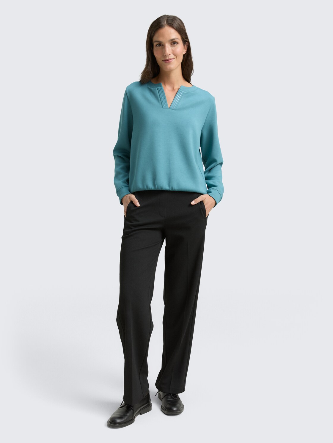 Scuba Sweatshirt mit Strasssteinen - tropical teal - Model-Vorderansicht