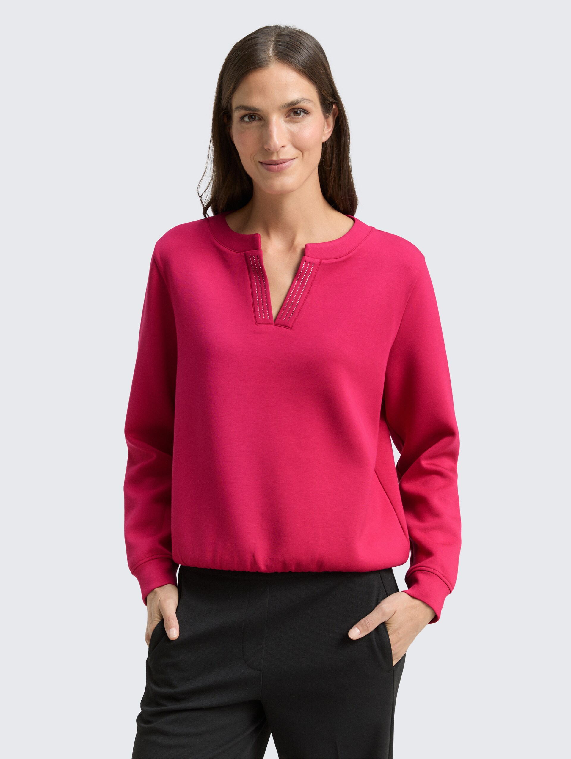 Scuba Sweatshirt mit Strasssteinen - dark pink - Ausschnitt Model-Vorderansicht