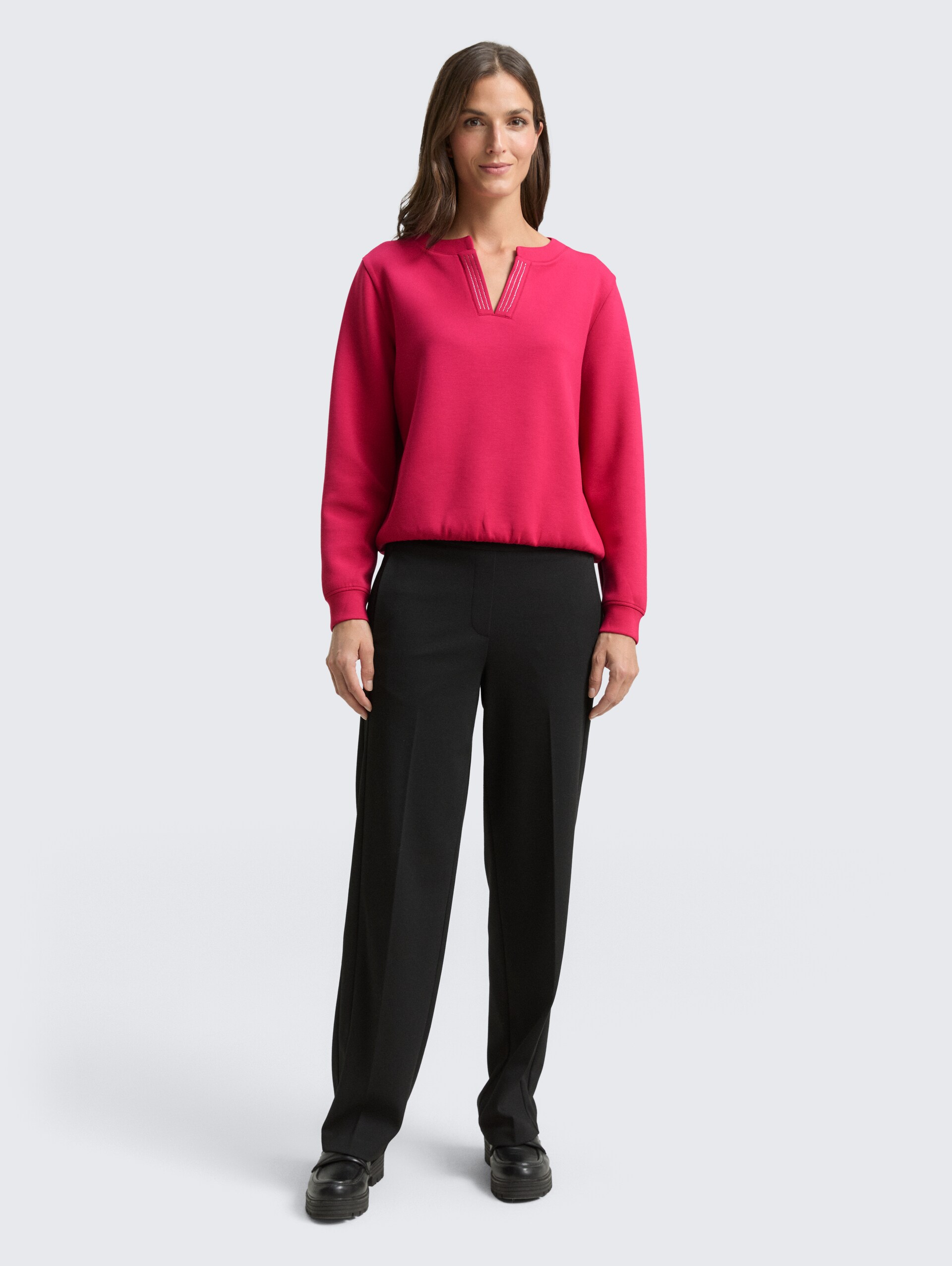 Scuba Sweatshirt mit Strasssteinen - dark pink - Model-Vorderansicht
