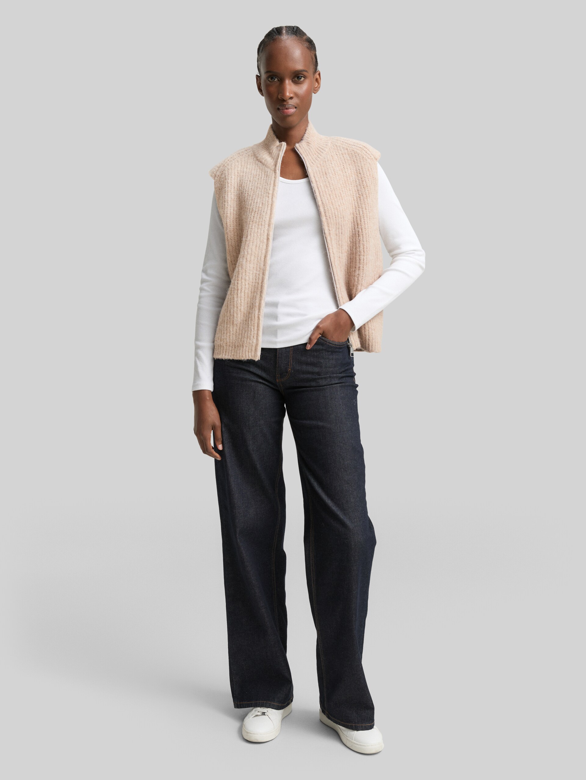 Sleeveless jumper with stand-up collar - cosy beige melange - Model front view