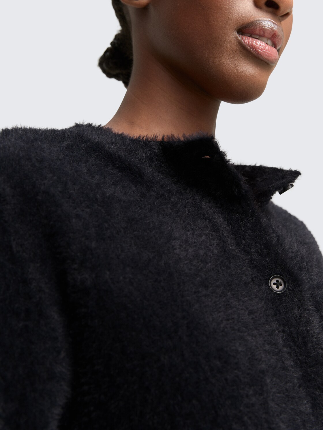 Cardigan aus Federgarn - deep black - Detail-Model-Ansicht