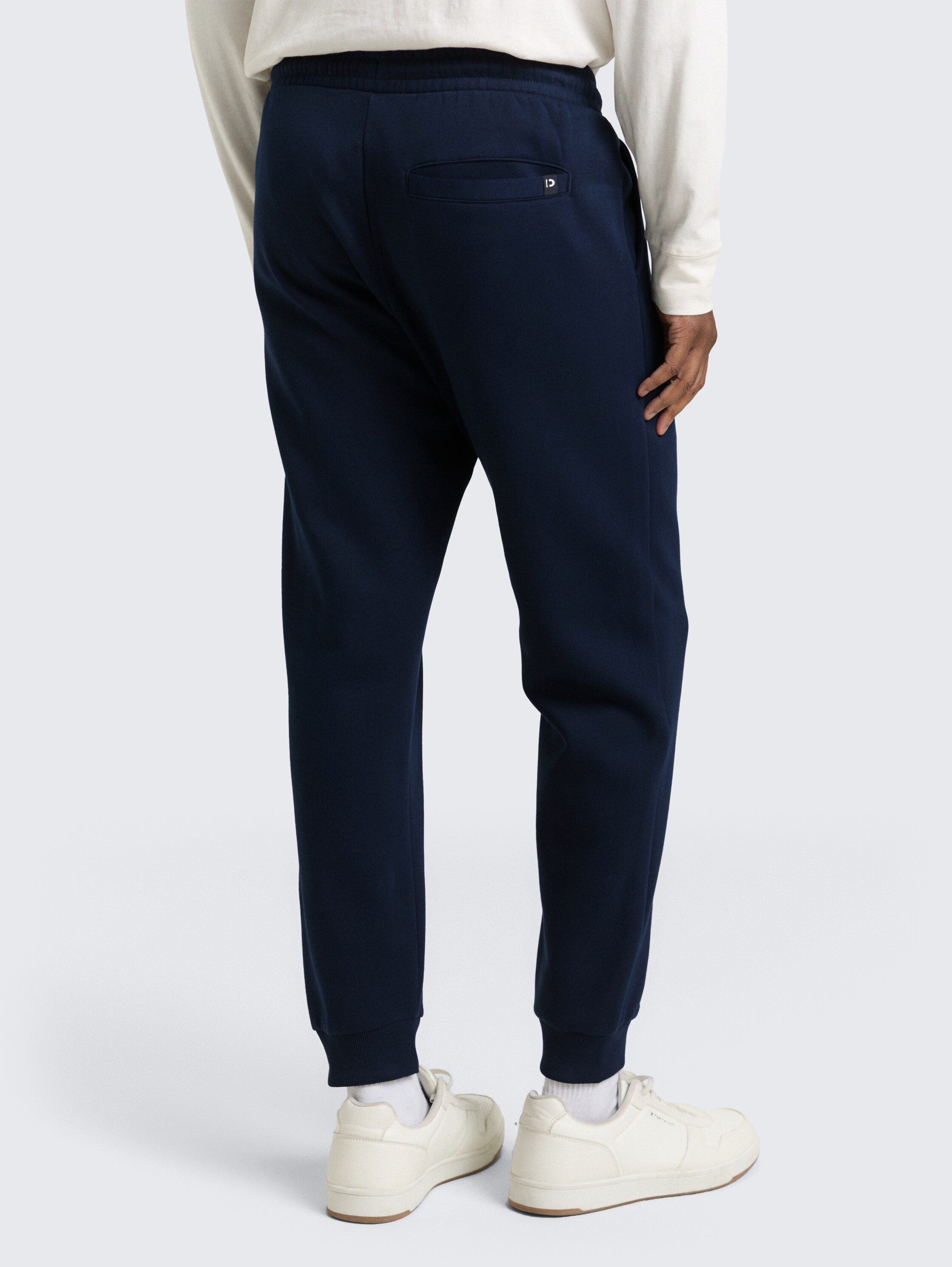 Pantalon de jogging basique - sky captain blue - Découpe Vue arrière du modèle
