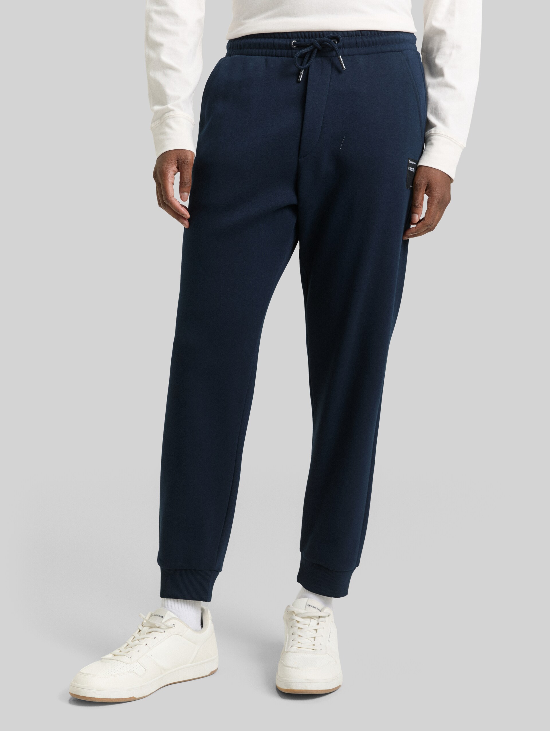 Basic jogging trousers - sky captain blue - Neckline model front view