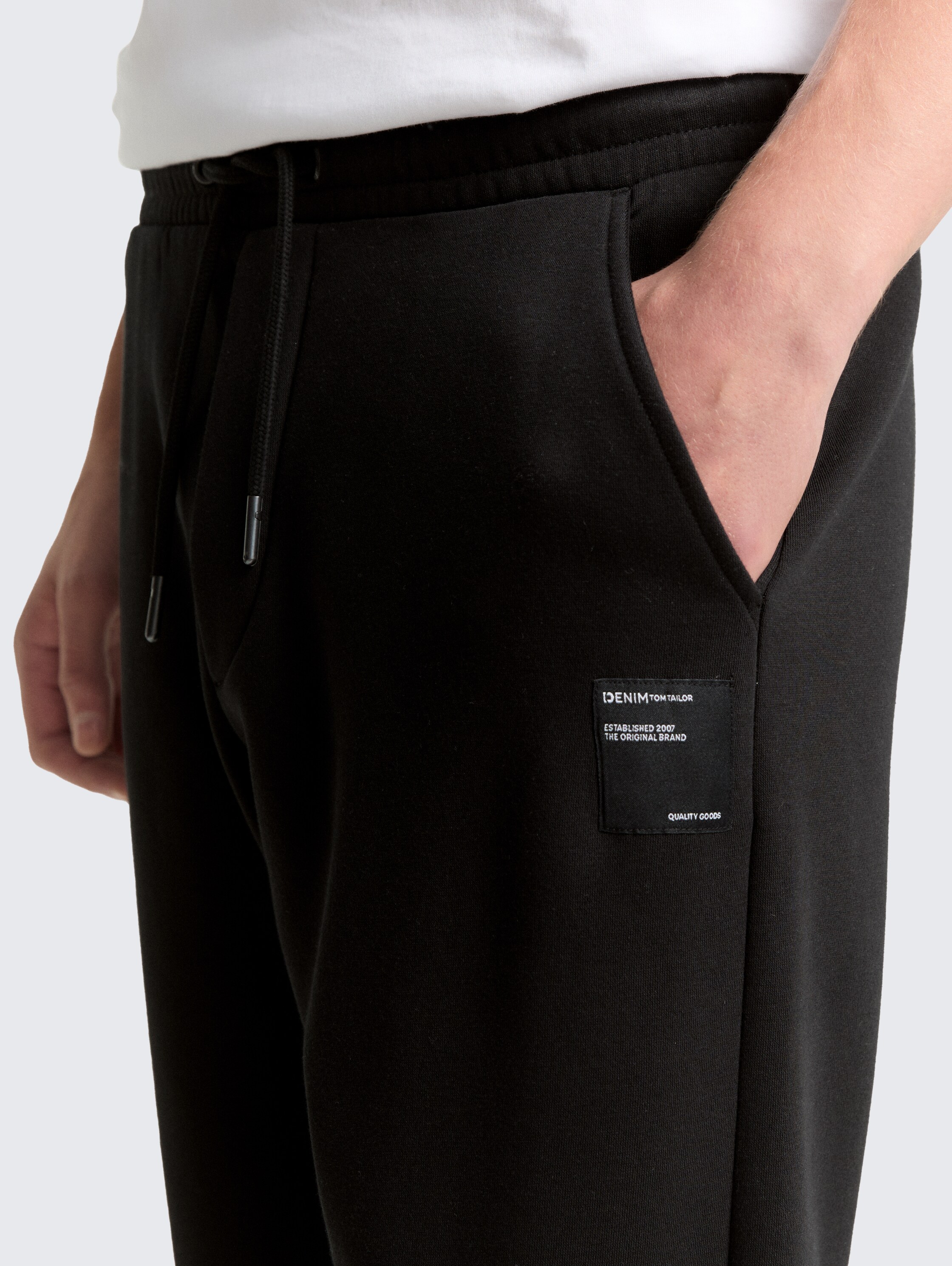 Basic joggingbroek - Black - Detailaanzicht model