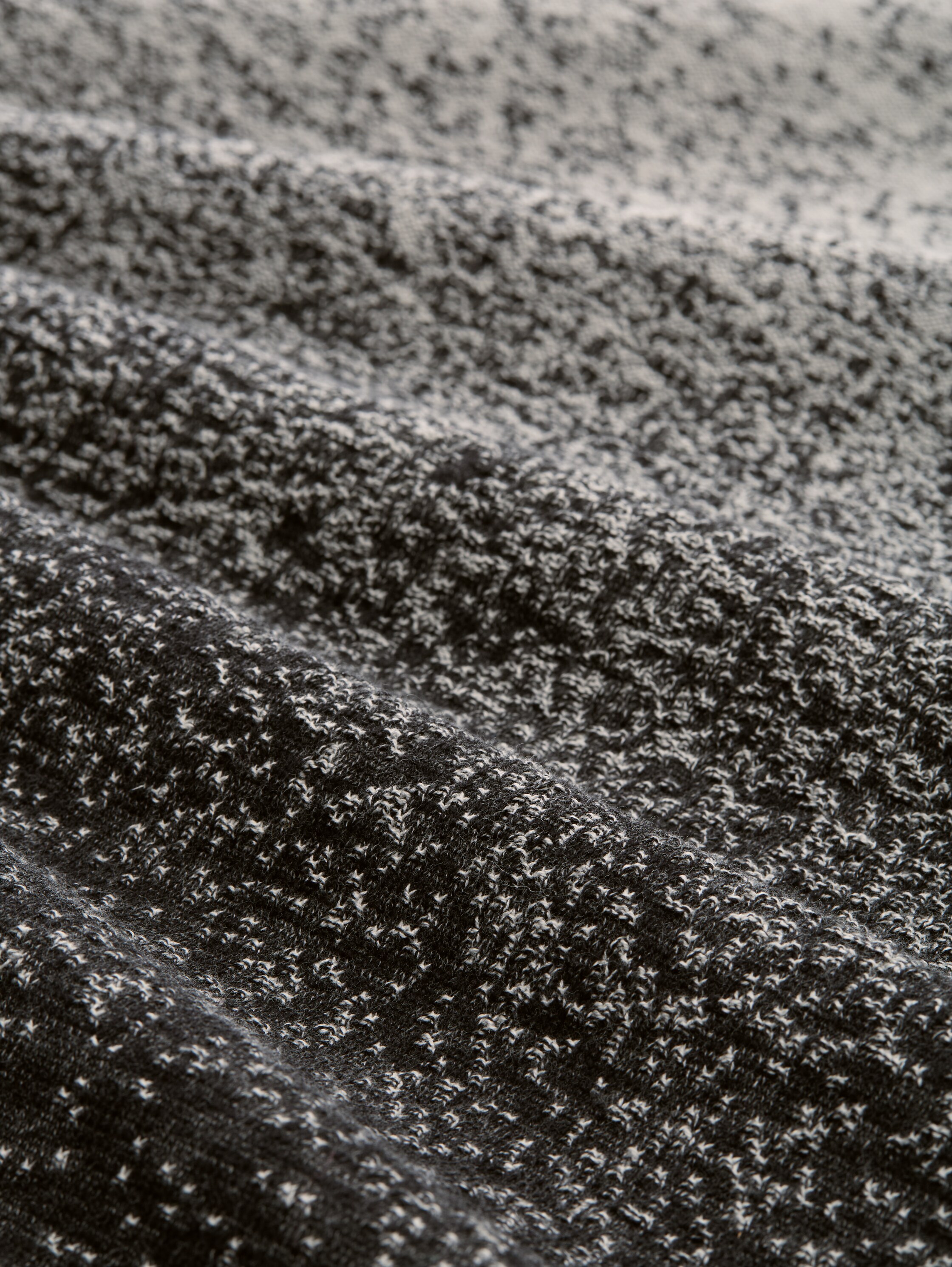 Loose fit knitted jumper with colour gradient - black_grey_degrade_design - 