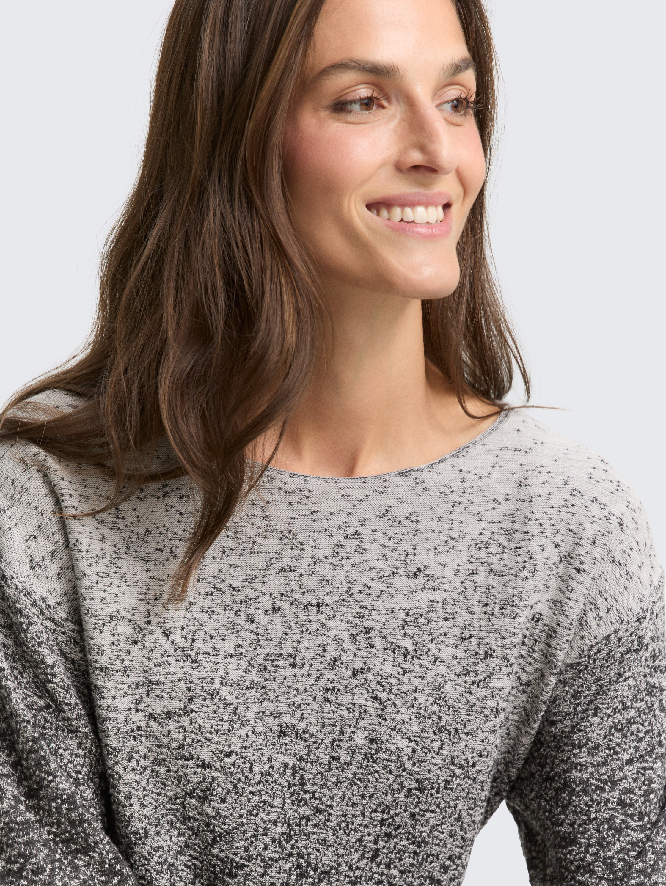 Loose fit knitted jumper with colour gradient - black_grey_degrade_design - 